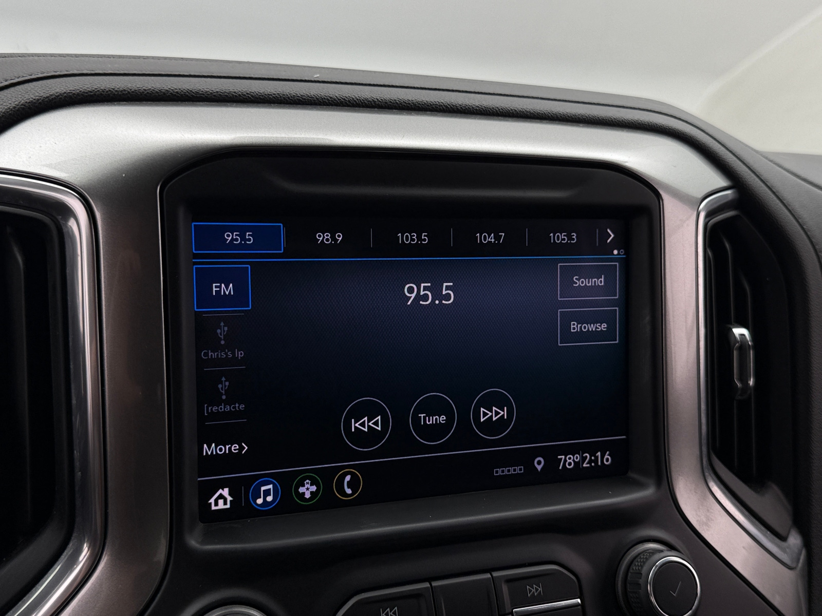 Thumbnail: 2019 Chevrolet Silverado 1500 - 4