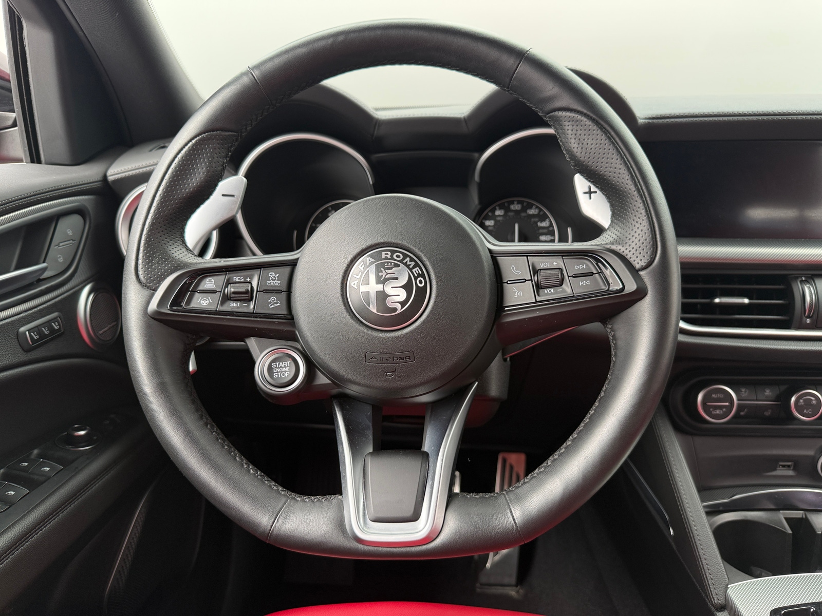 Thumbnail: 2023 Alfa Romeo Stelvio - 4