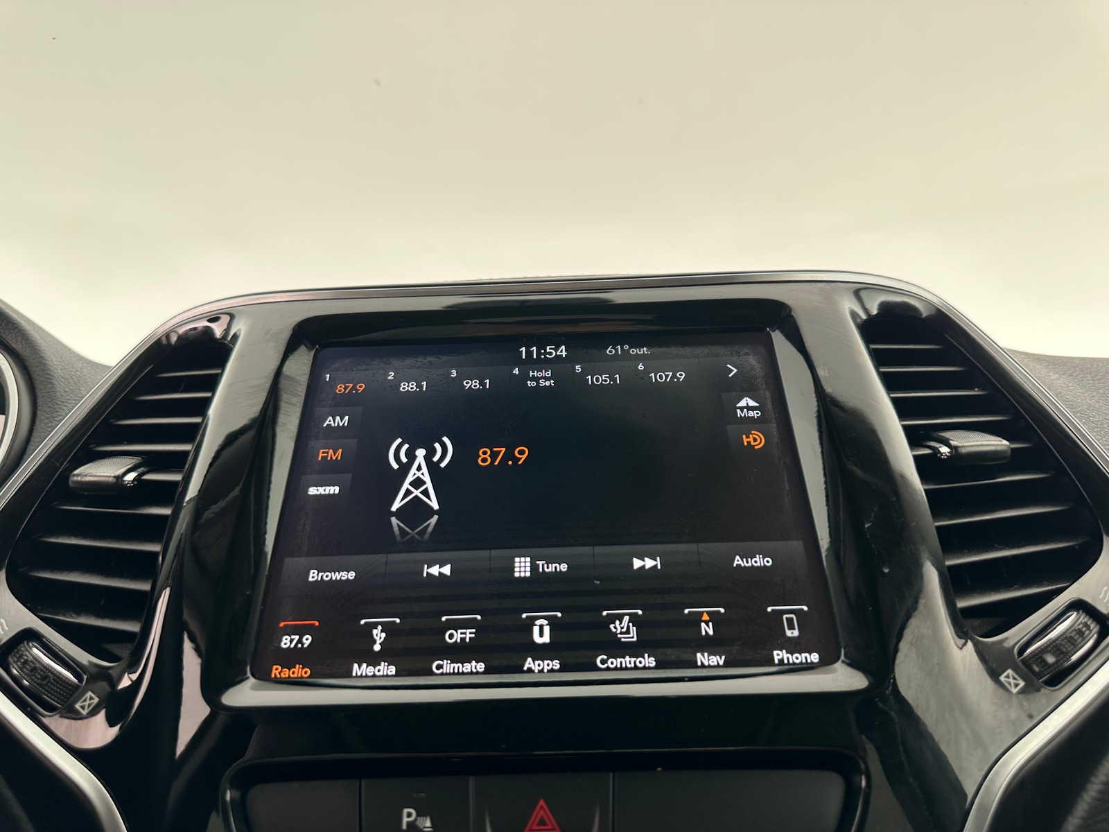 Thumbnail: 2019 Jeep Cherokee - 3