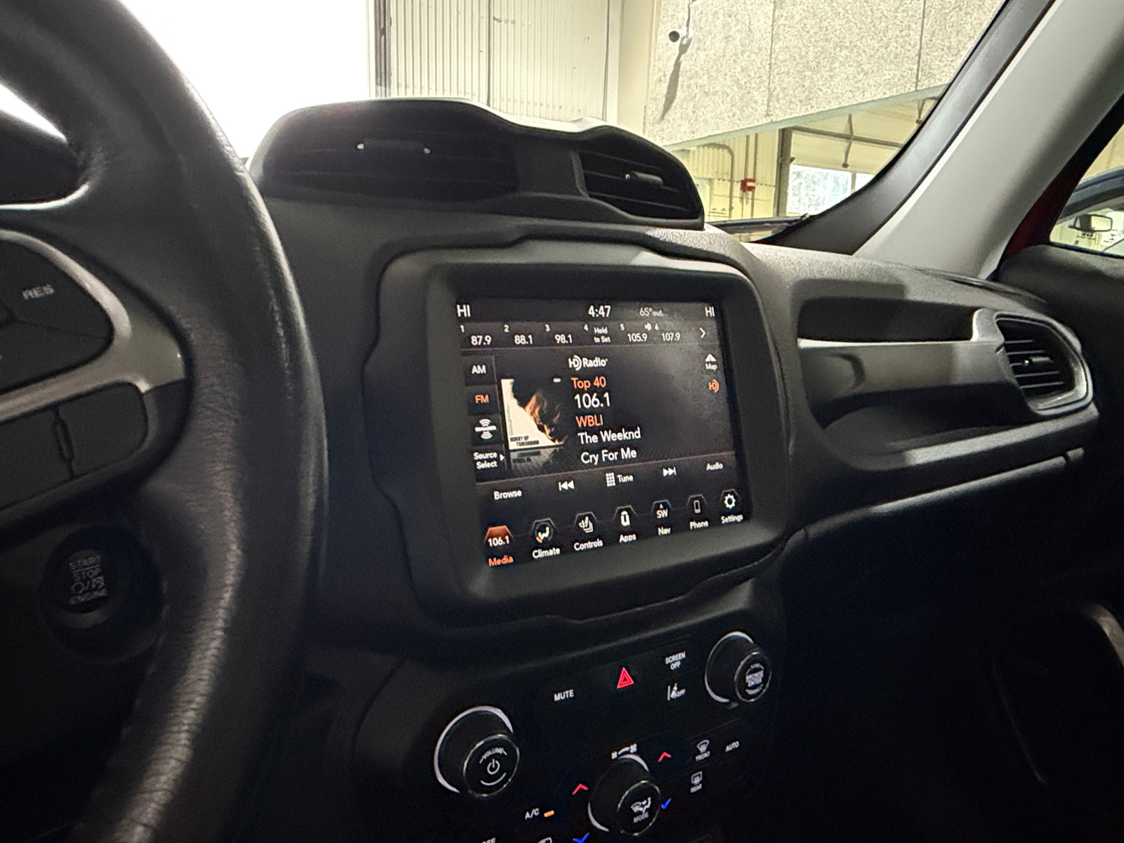 Thumbnail: 2021 Jeep Renegade - 3