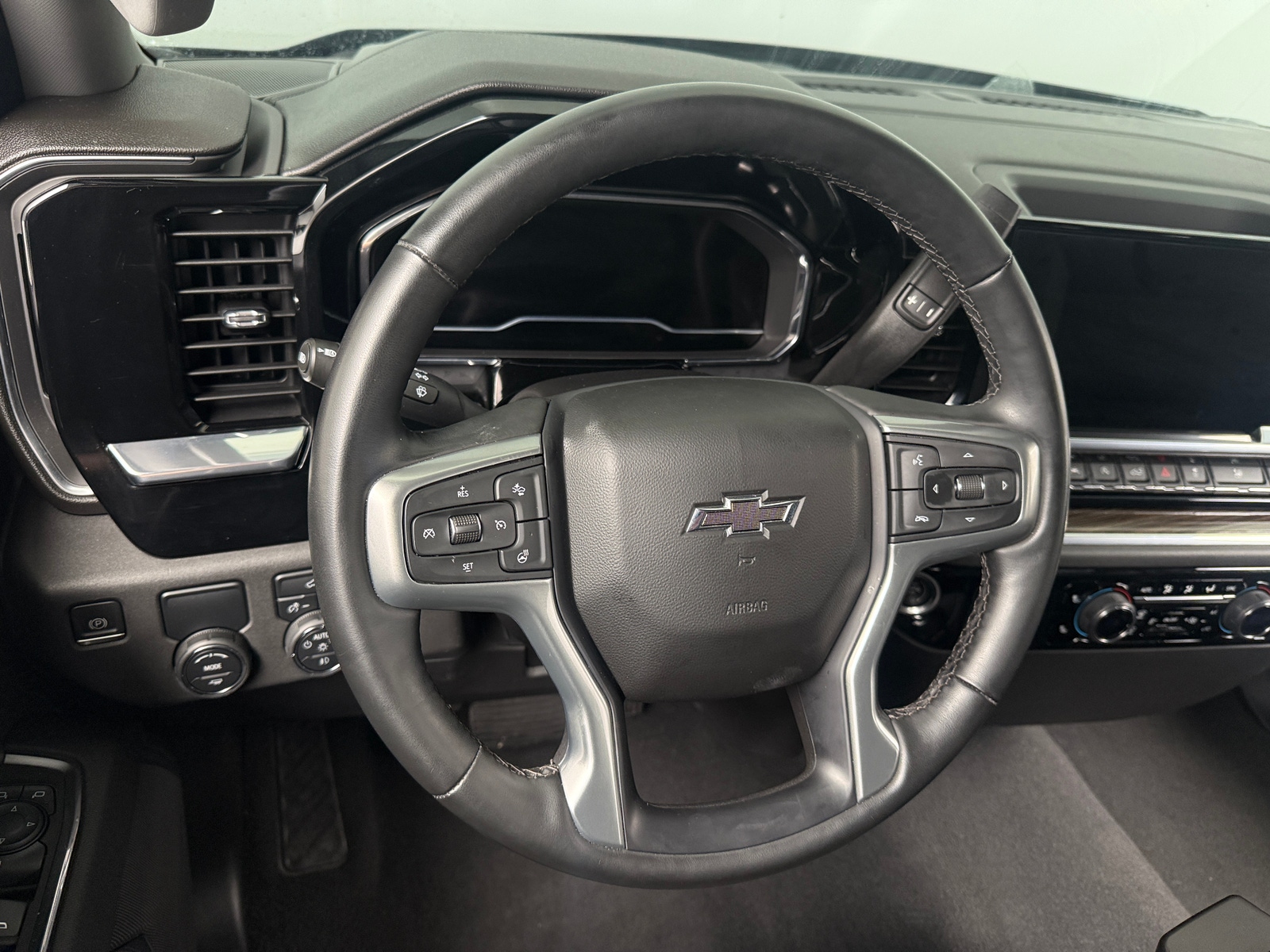 Thumbnail: 2023 Chevrolet Silverado 1500 - 5