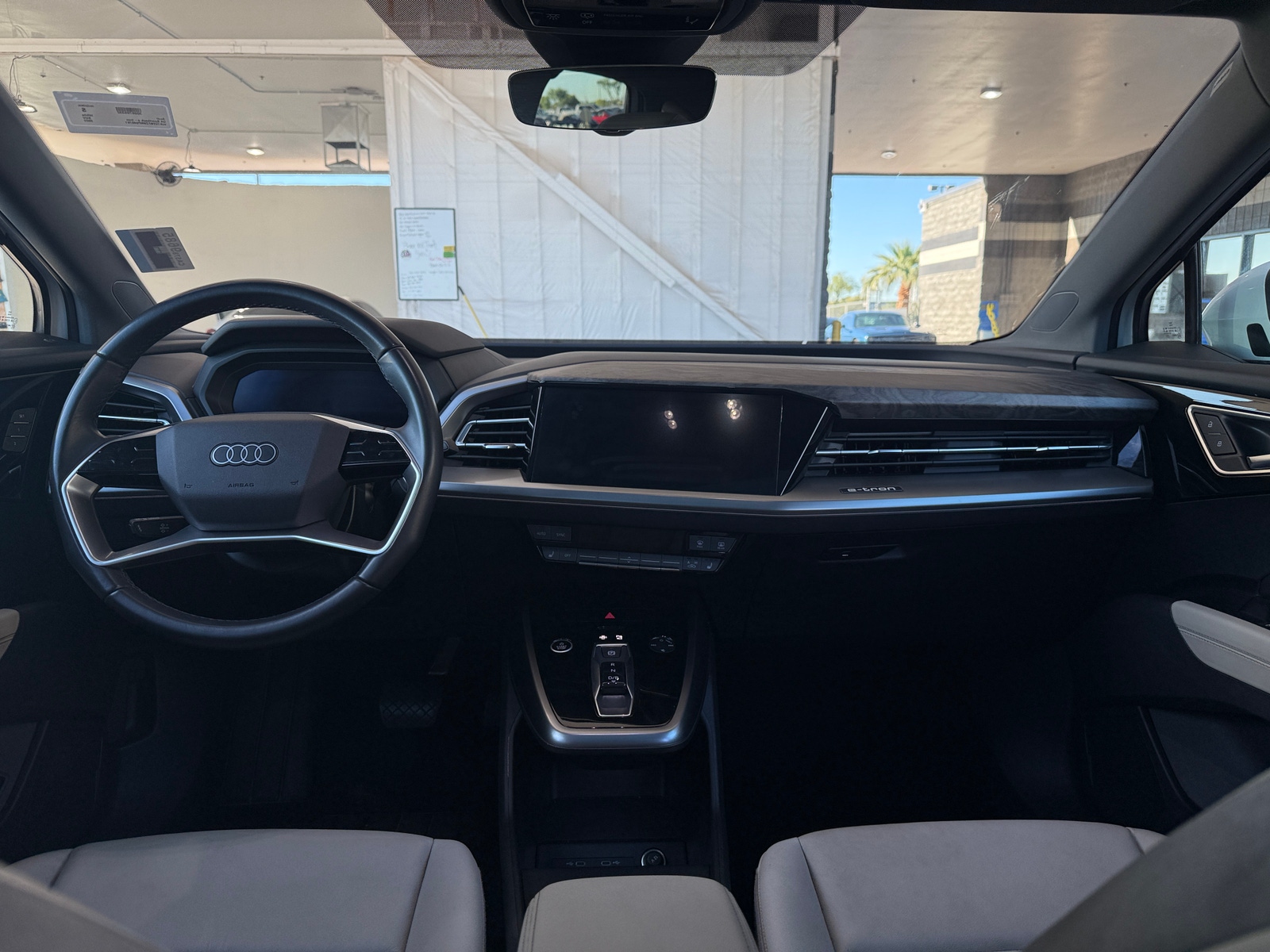 Thumbnail: 2022 Audi Q4 e-tron - 2