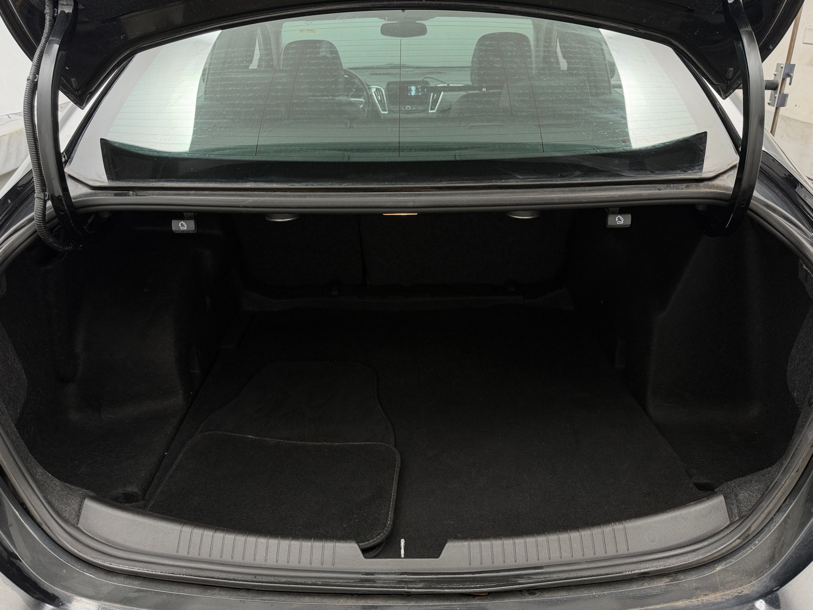 Thumbnail: 2016 Chevrolet Malibu - 6