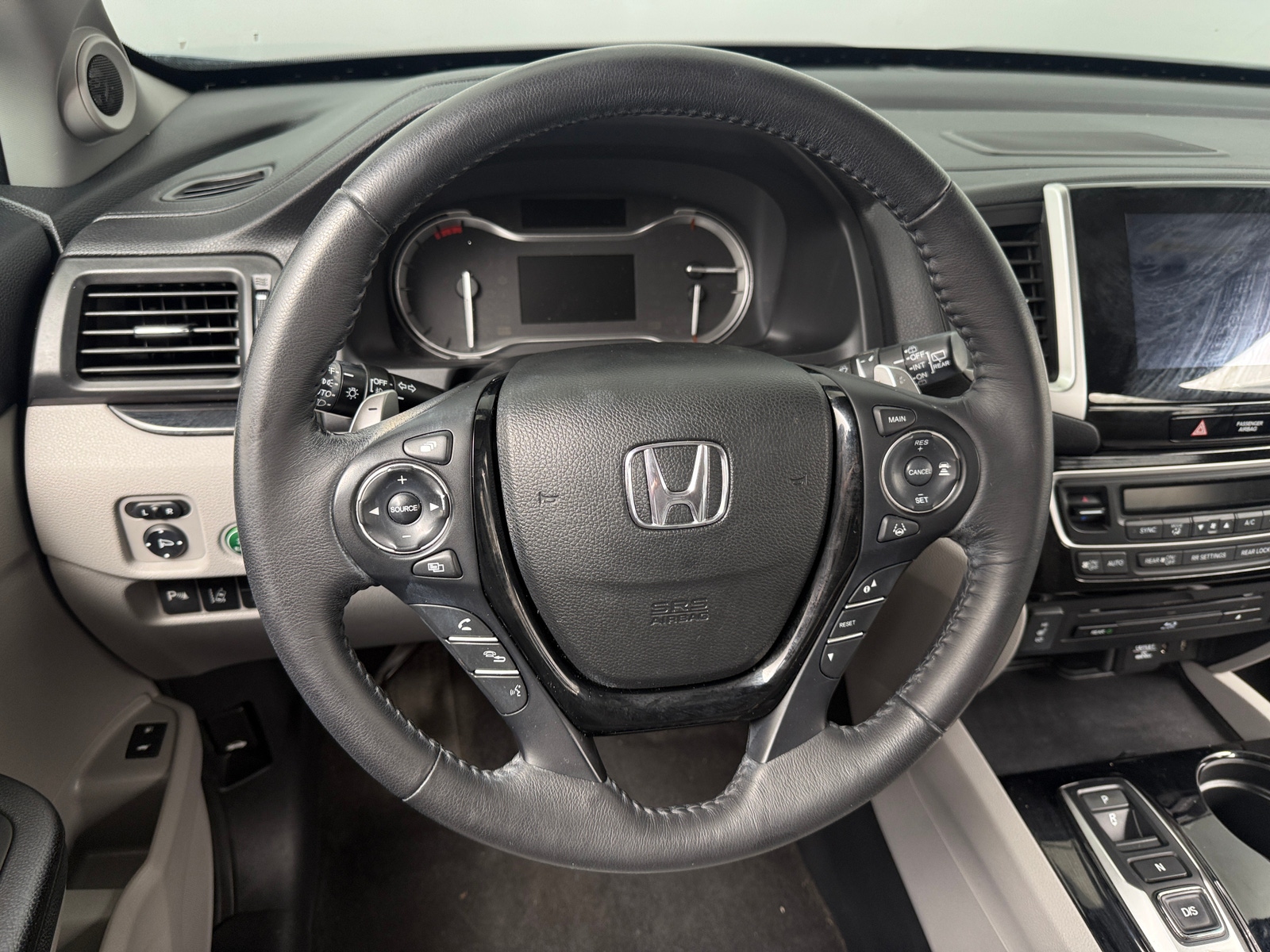 Thumbnail: 2017 Honda Pilot - 4