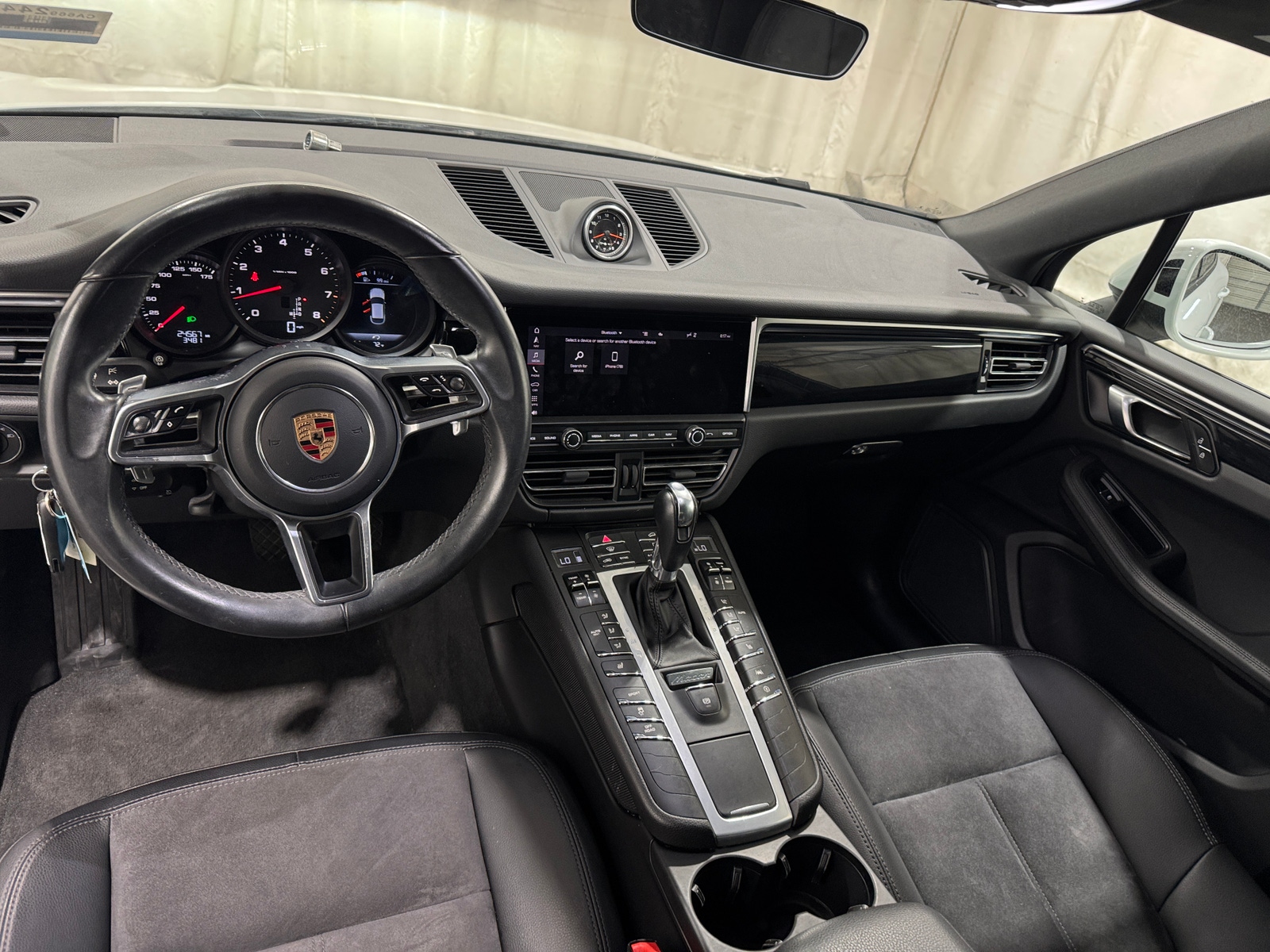 Thumbnail: 2020 Porsche Macan - 2