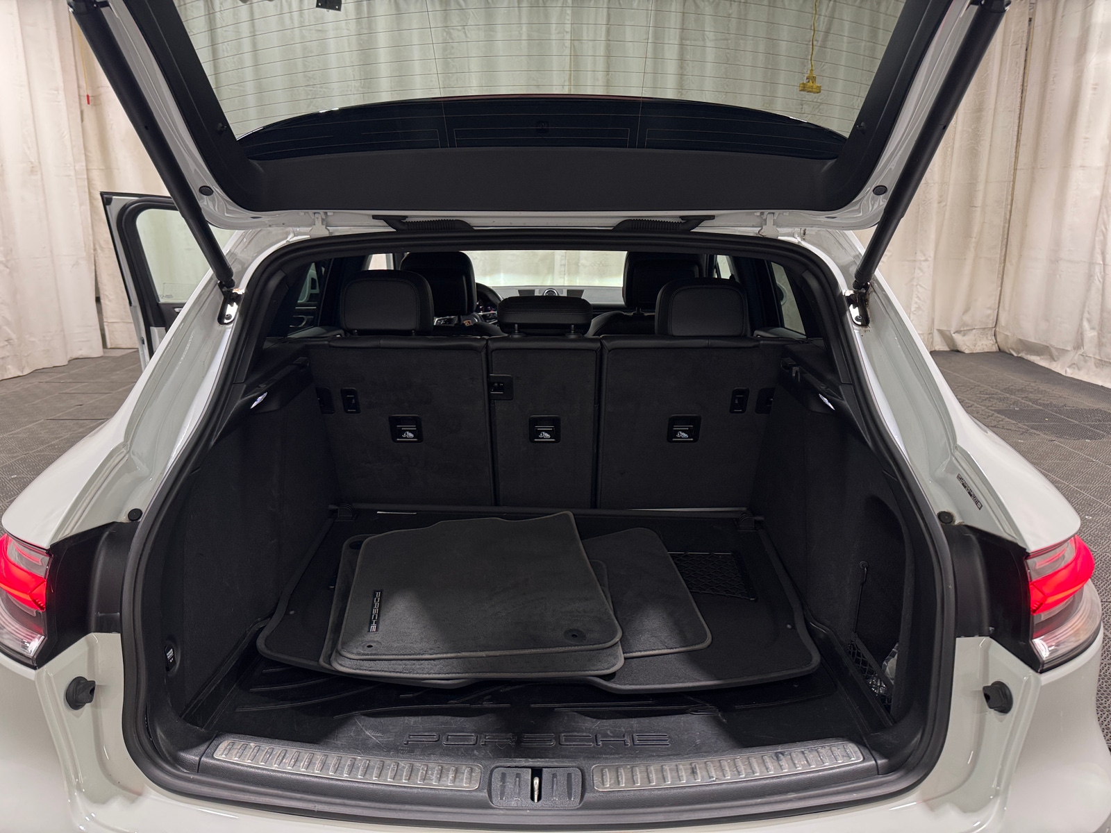 Thumbnail: 2020 Porsche Macan - 6