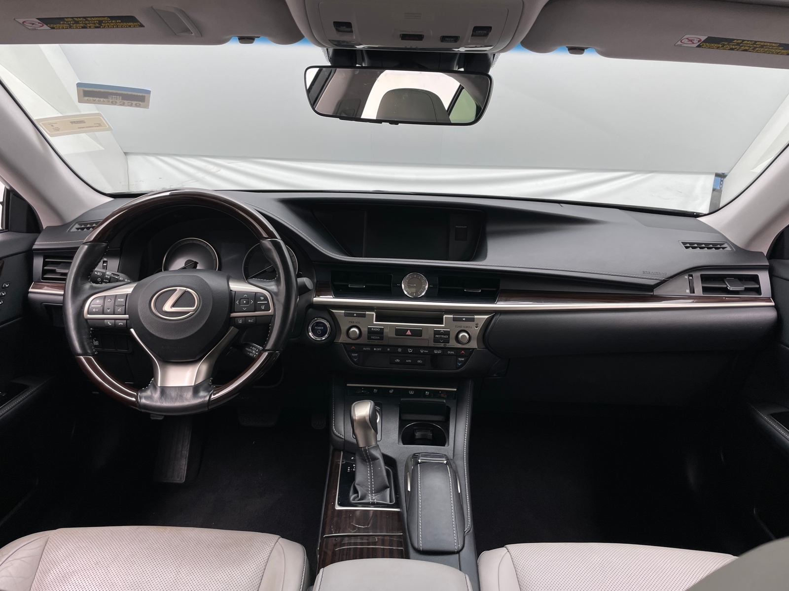 Thumbnail: 2017 Lexus ES - 3
