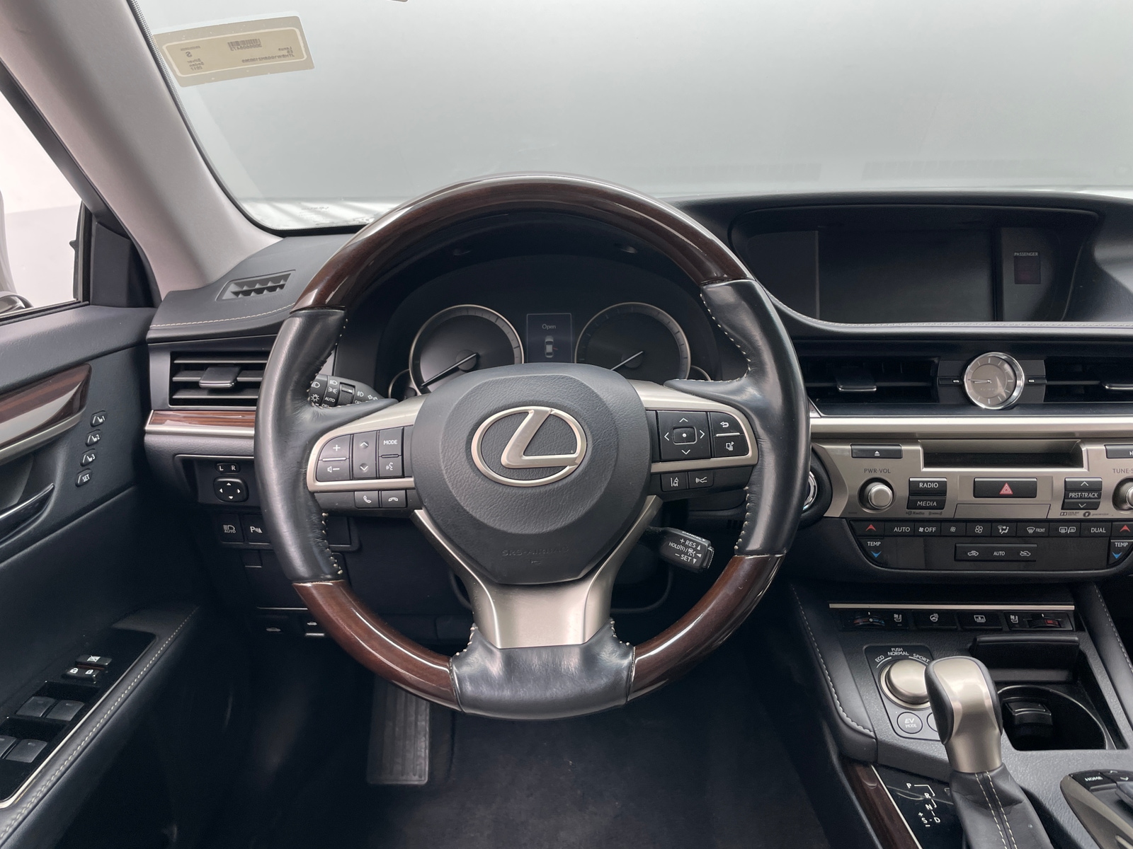 Thumbnail: 2017 Lexus ES - 5