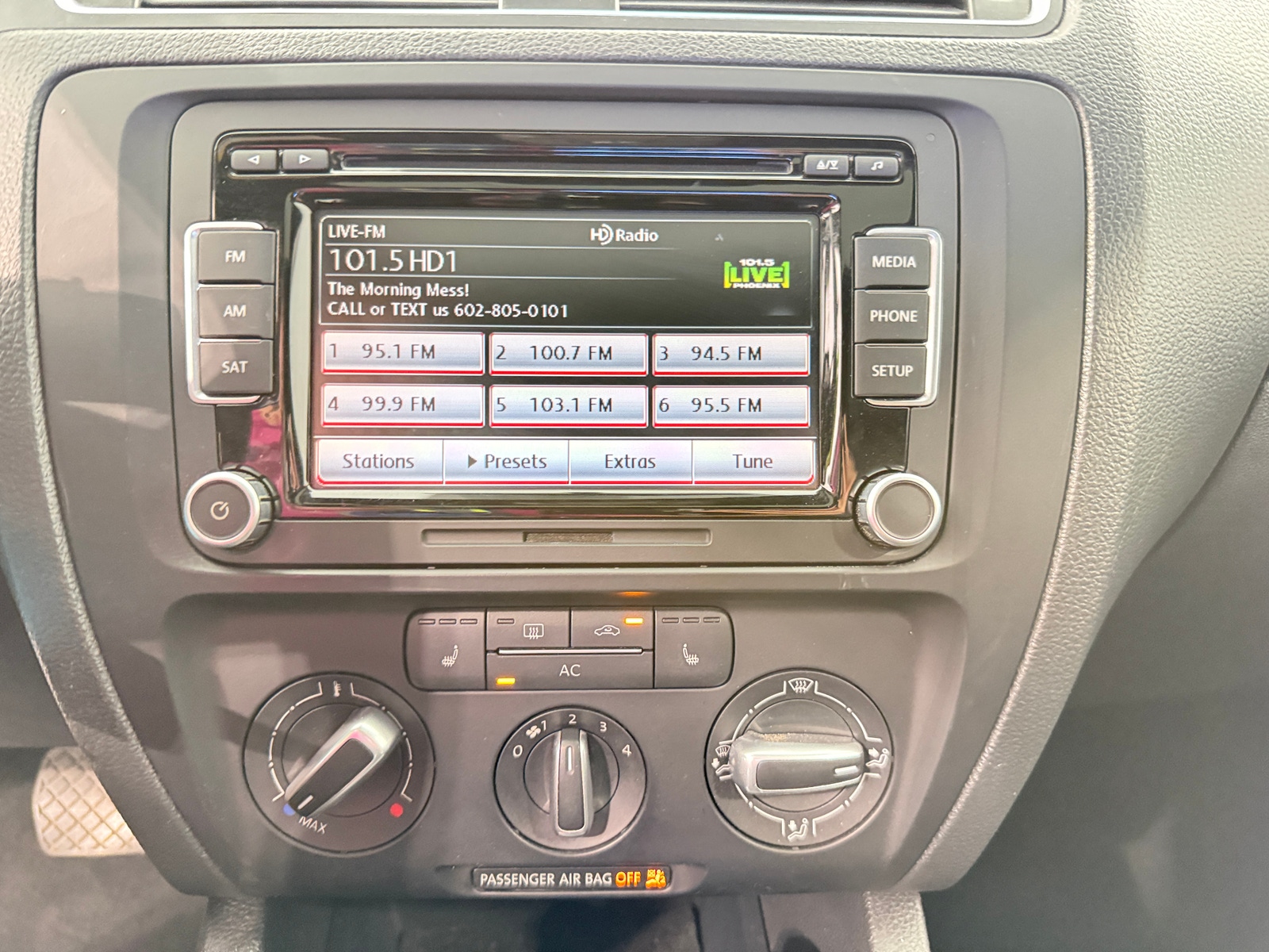 Thumbnail: 2012 Volkswagen Jetta - 4