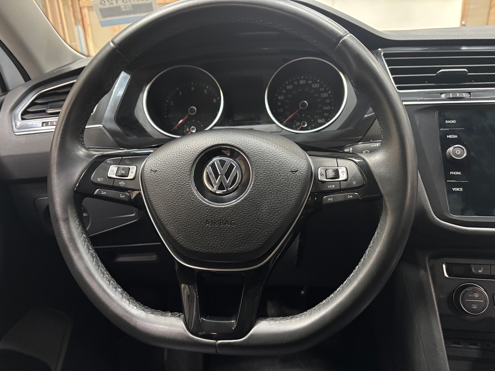 Thumbnail: 2020 Volkswagen Tiguan - 5