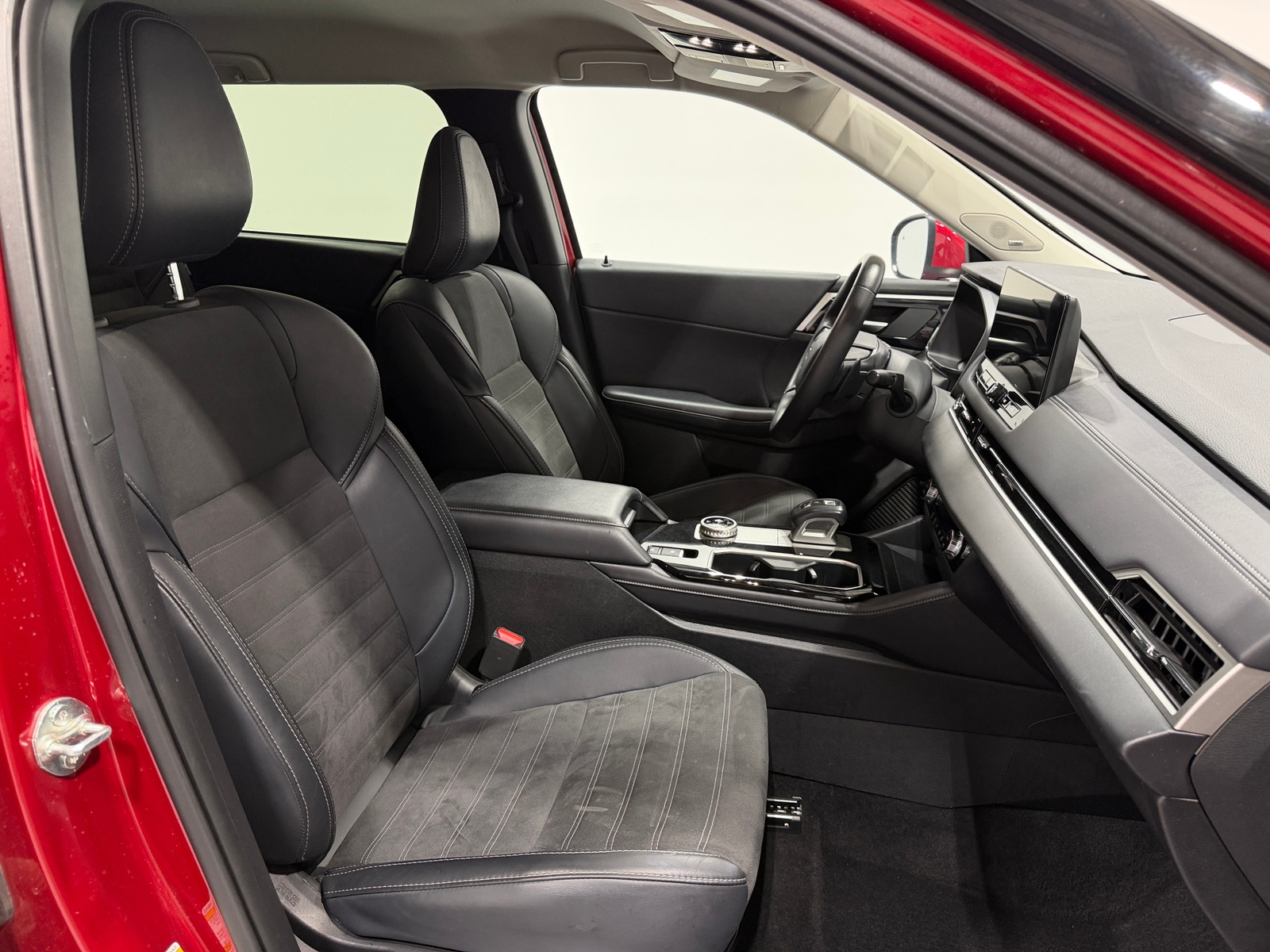 Thumbnail: 2025 Mitsubishi Outlander - 2