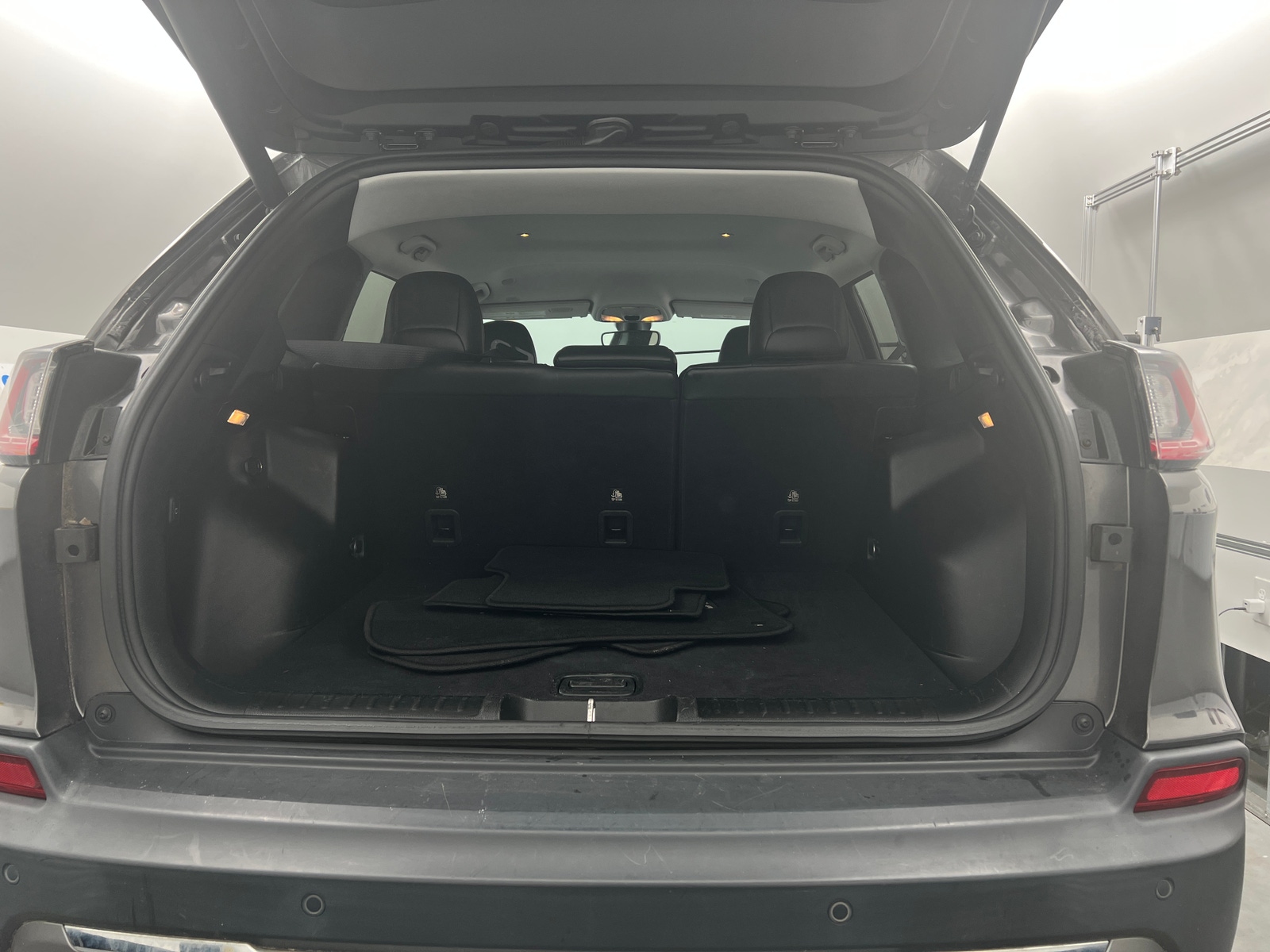 Thumbnail: 2019 Jeep Cherokee - 6
