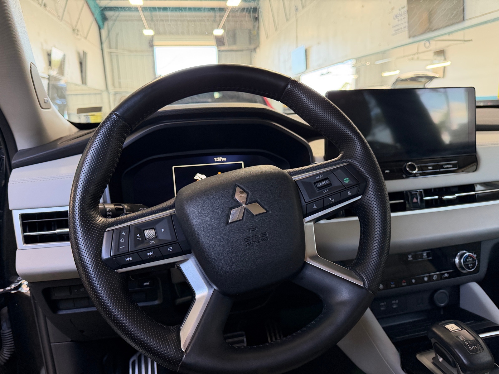 Thumbnail: 2025 Mitsubishi Outlander - 5