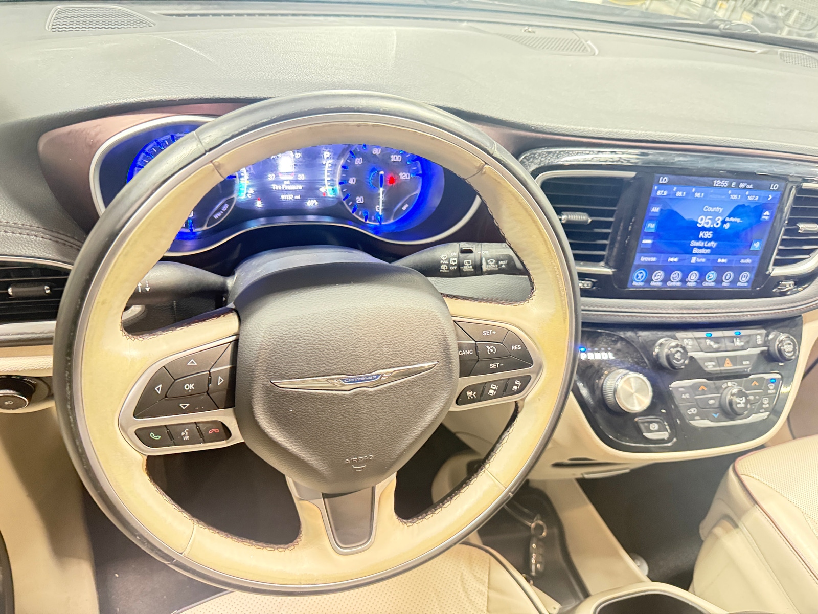 Thumbnail: 2017 Chrysler Pacifica - 4