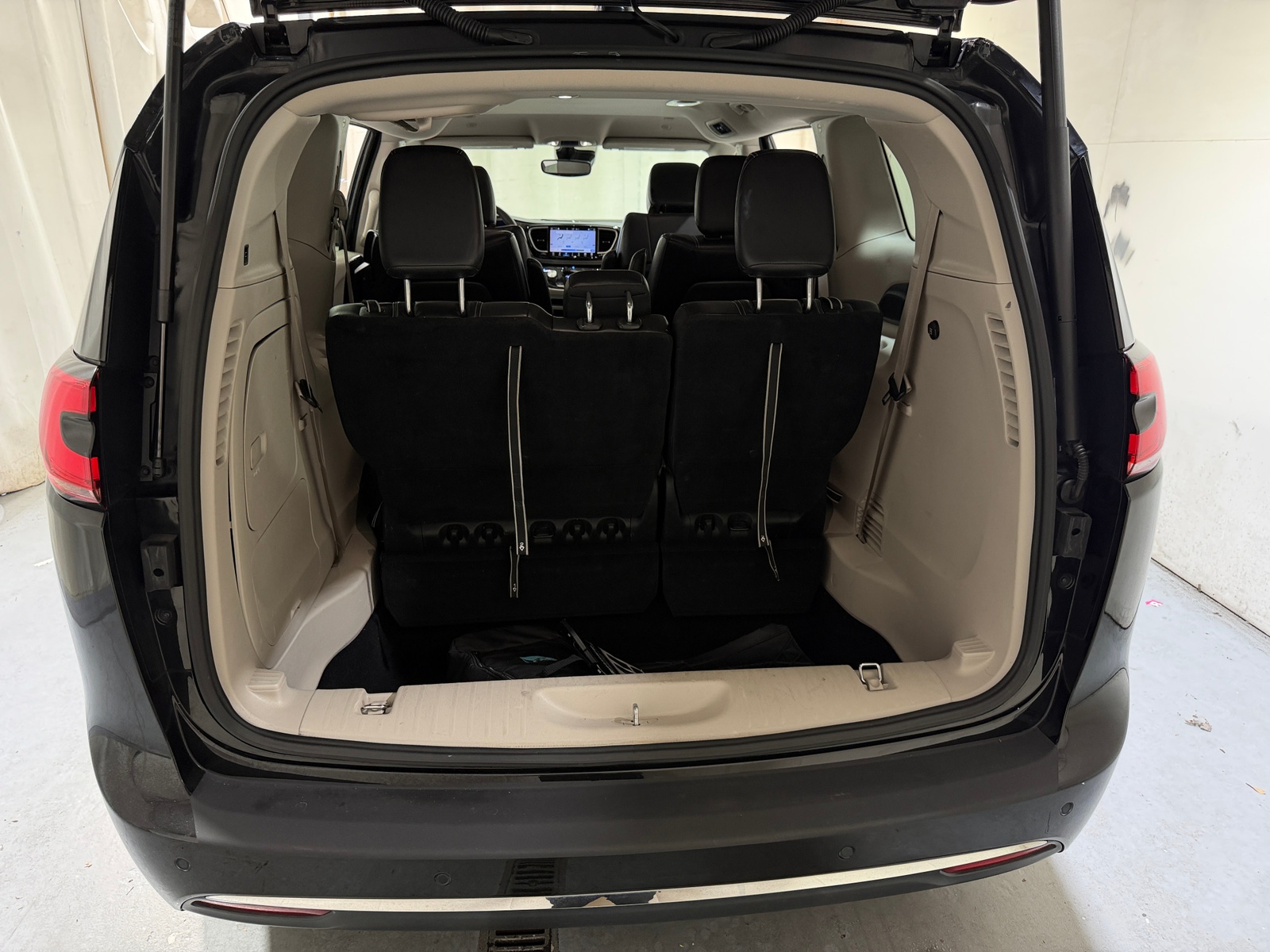 Thumbnail: 2024 Chrysler Pacifica - 6