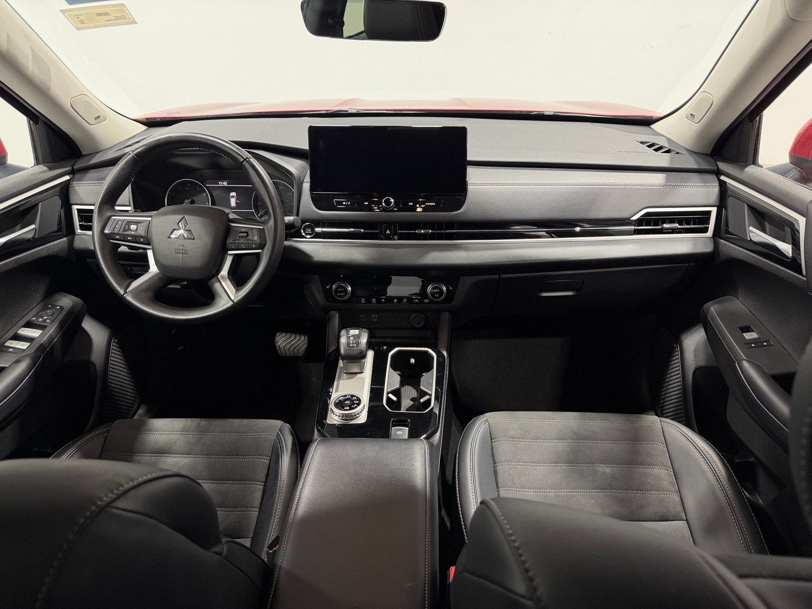 Thumbnail: 2025 Mitsubishi Outlander - 3
