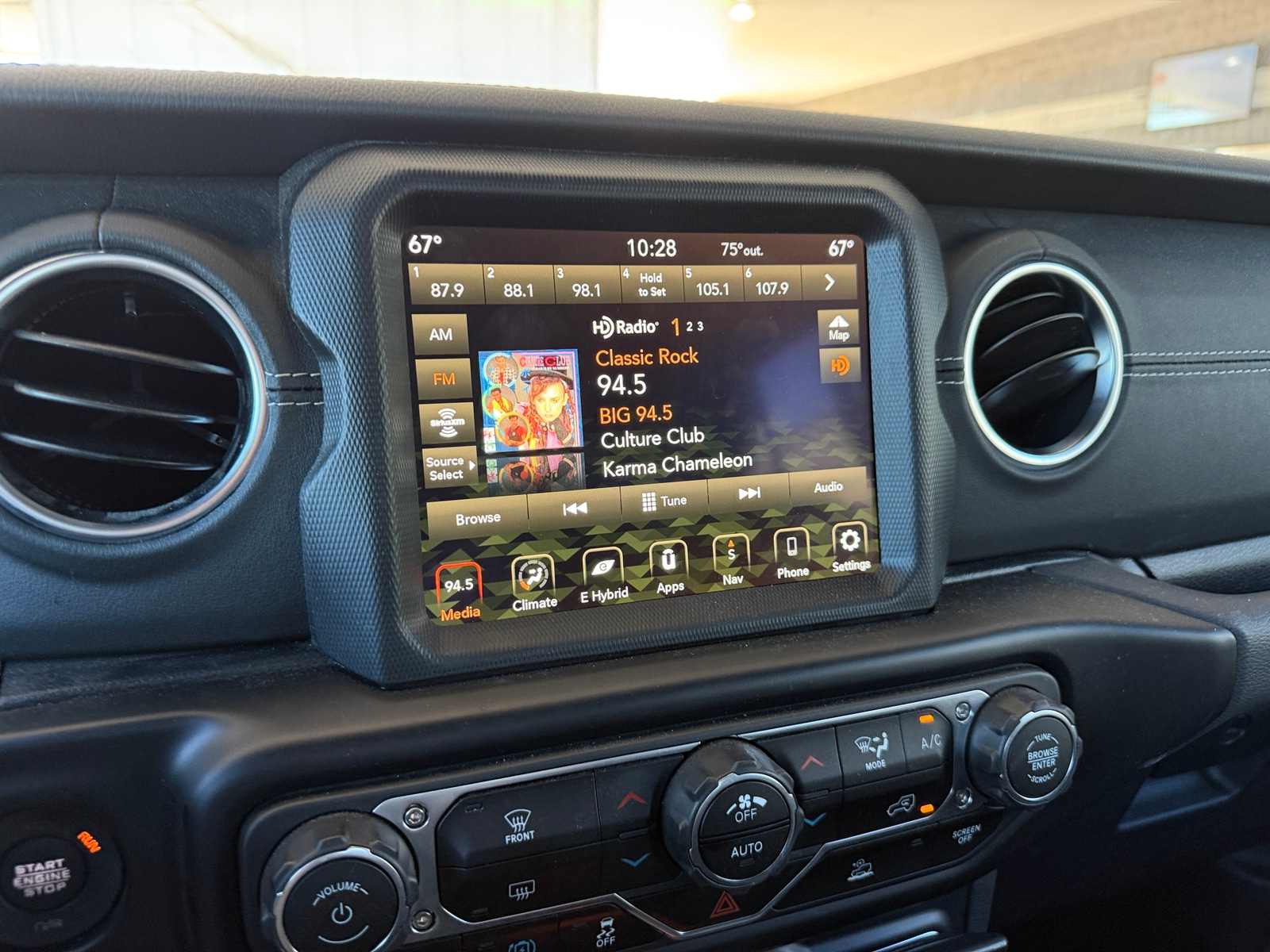 Thumbnail: 2022 Jeep Wrangler - 3
