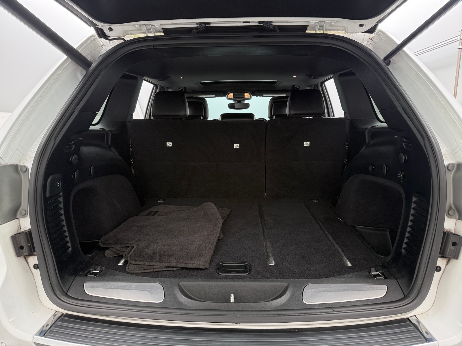 Thumbnail: 2017 Jeep Grand Cherokee - 6