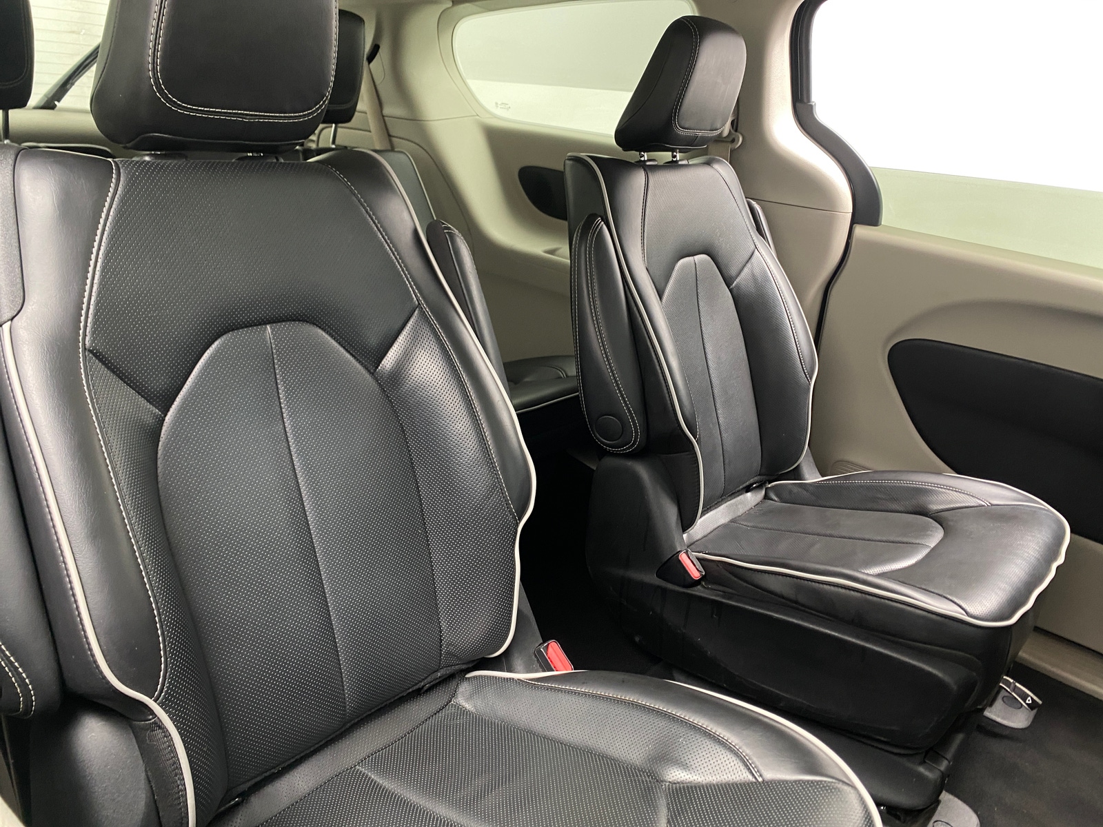 Thumbnail: 2023 Chrysler Pacifica - 5