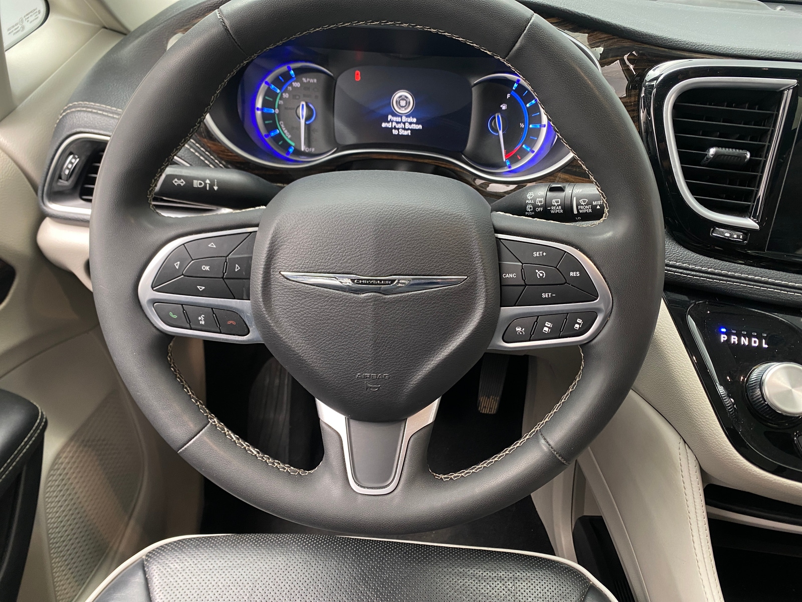 Thumbnail: 2023 Chrysler Pacifica - 4