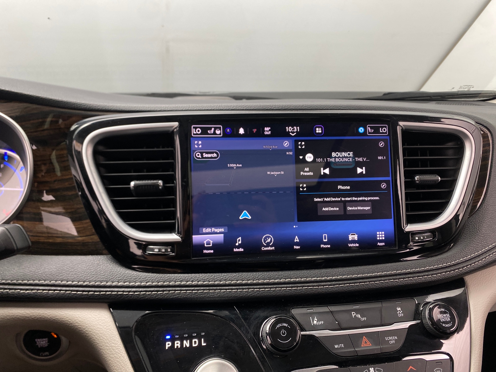 Thumbnail: 2023 Chrysler Pacifica - 3