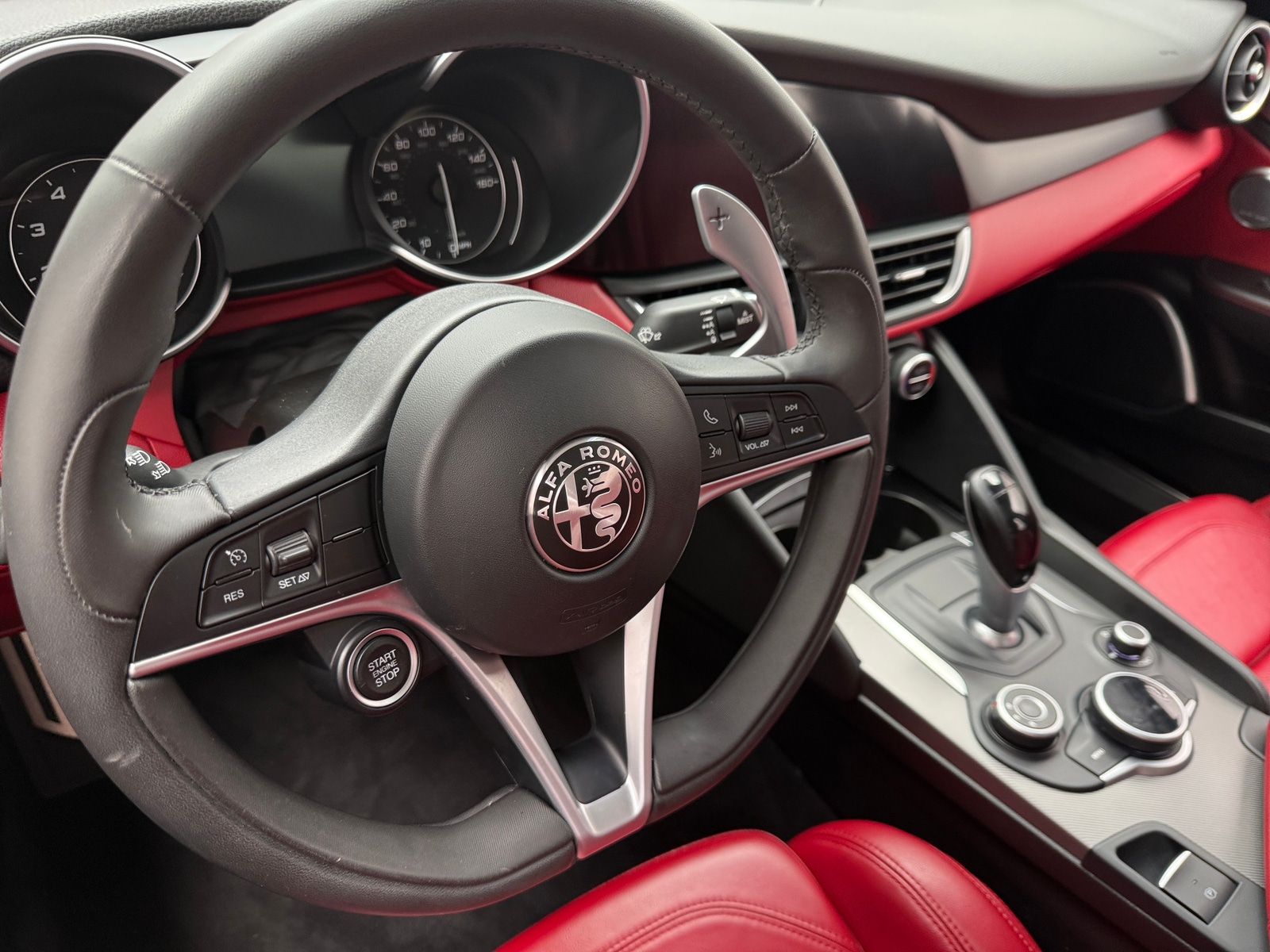 Thumbnail: 2018 Alfa Romeo Giulia - 4