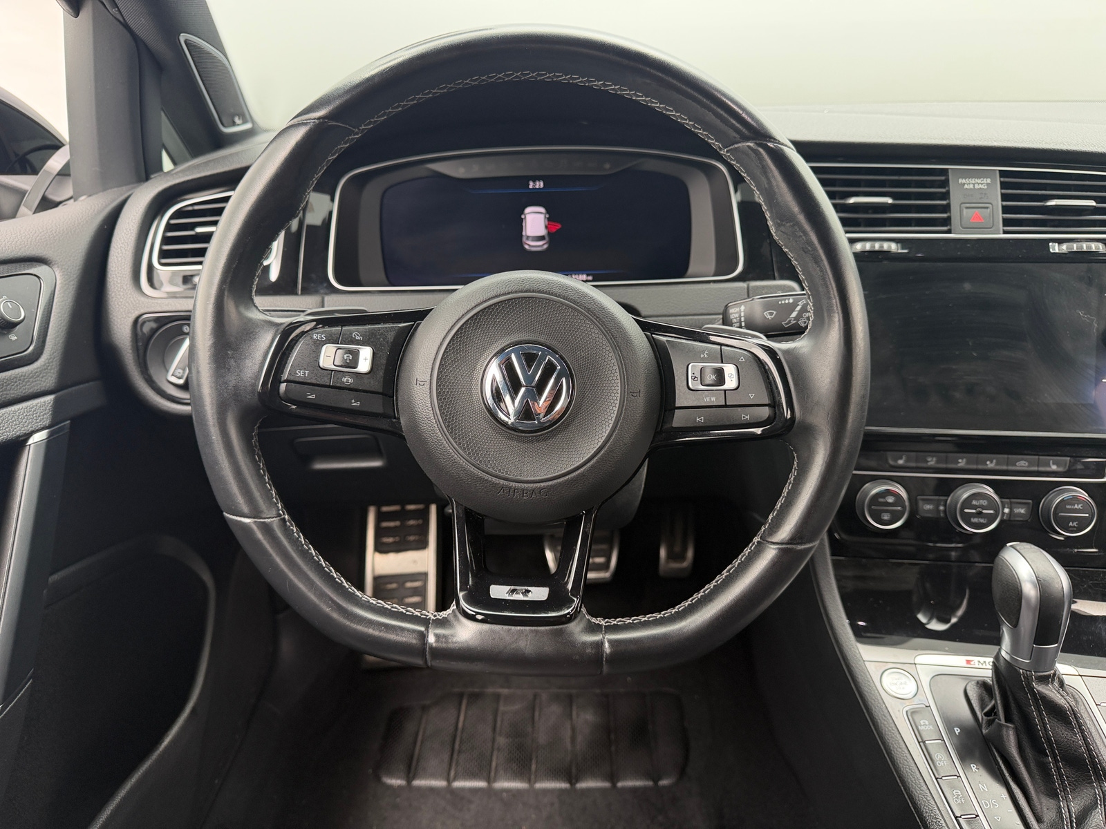 Thumbnail: 2019 Volkswagen Golf - 4