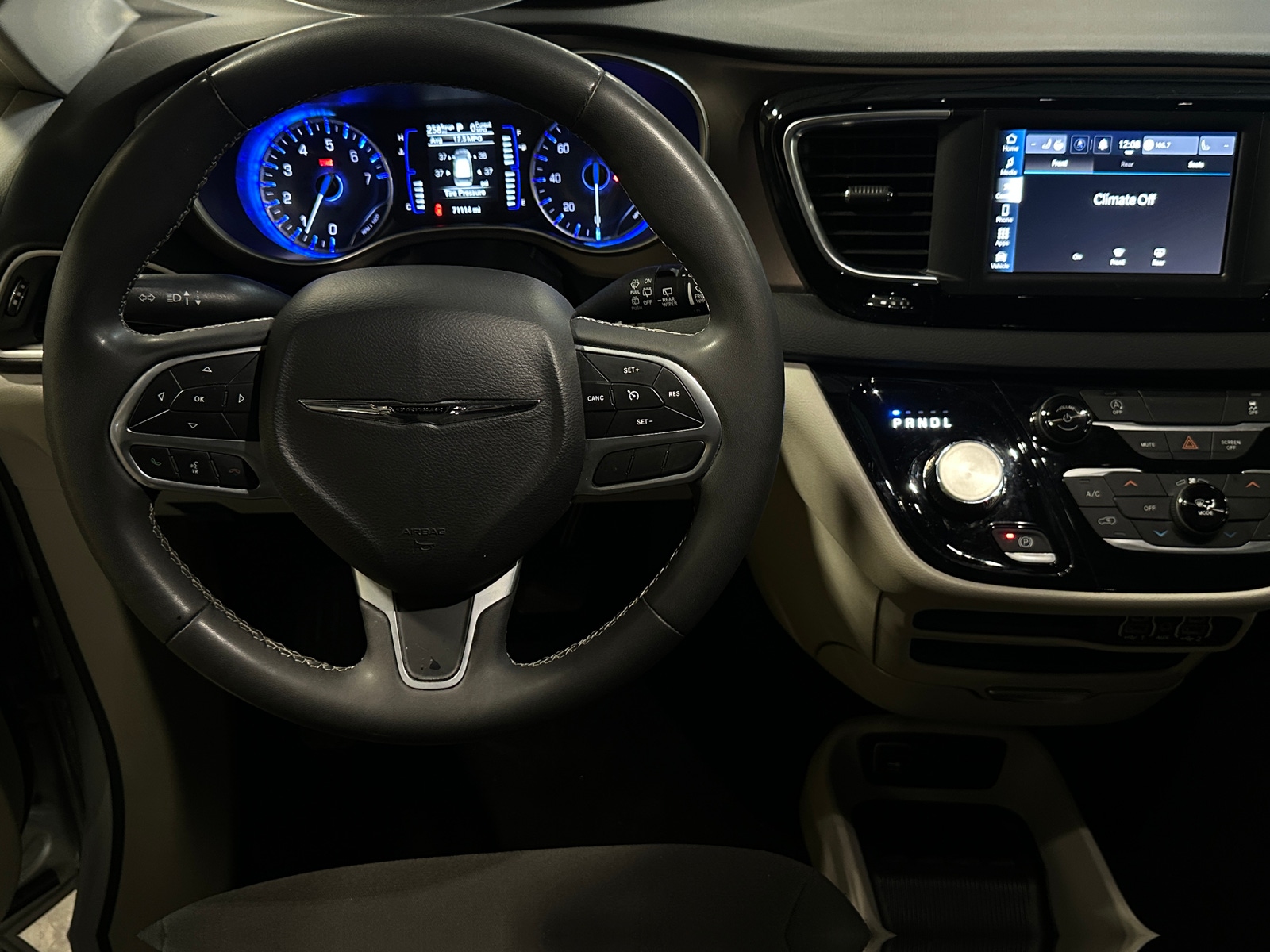 Thumbnail: 2023 Chrysler Voyager - 5