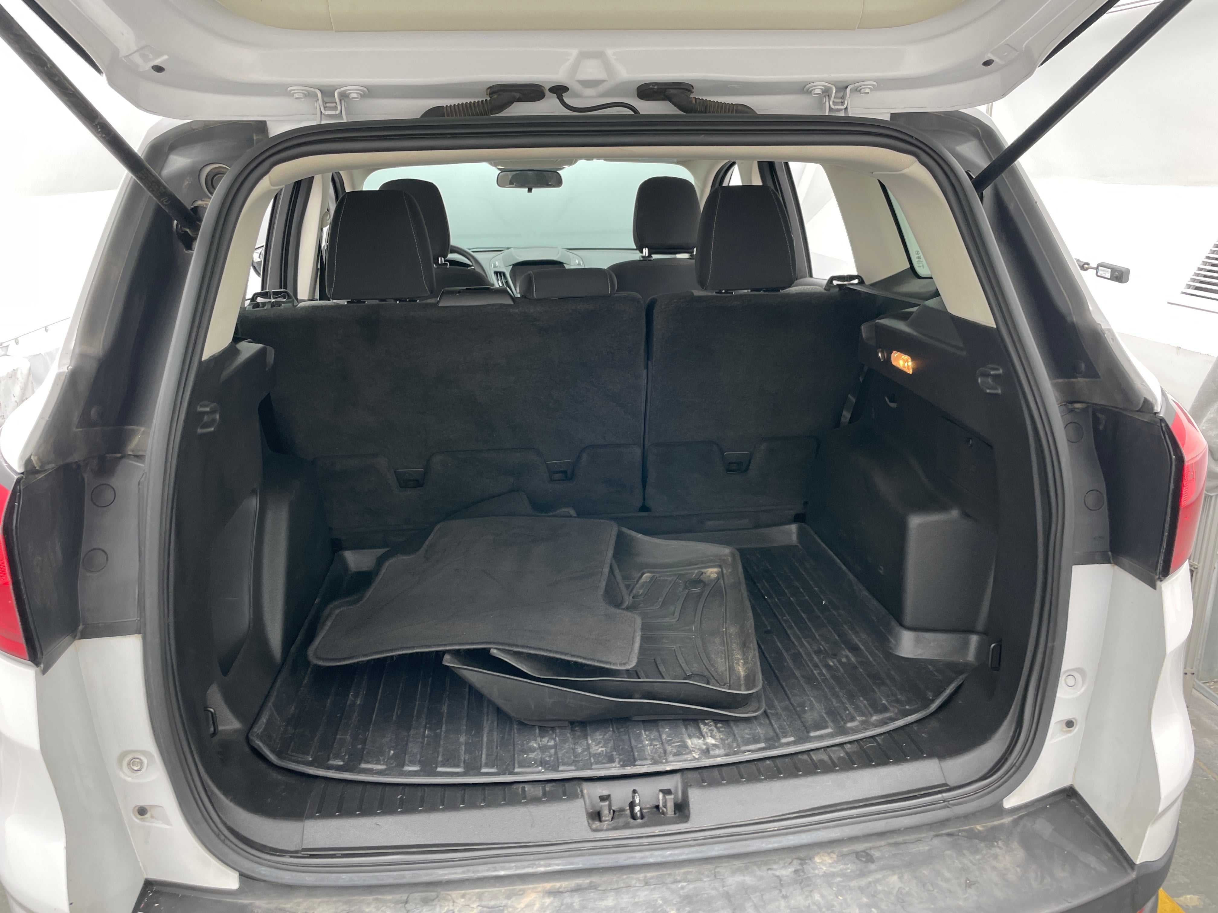 Used 2019 Ford Escape SE with VIN 1FMCU9GD4KUA63298 for sale in Pewaukee, WI