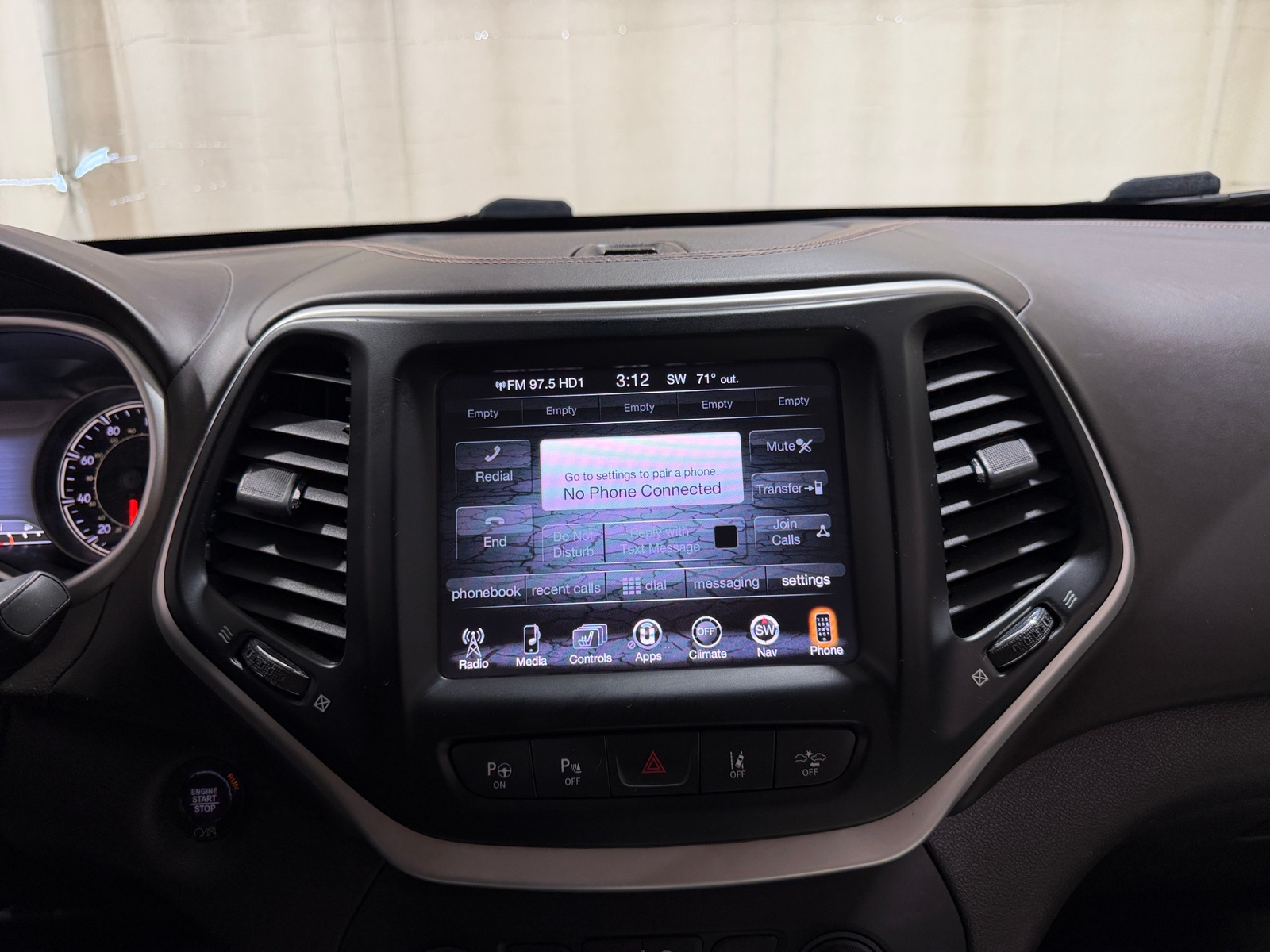 Thumbnail: 2017 Jeep Cherokee - 3