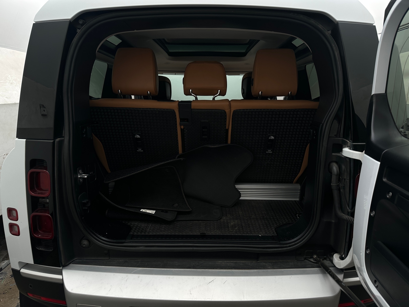 Thumbnail: 2023 Land Rover Defender - 5