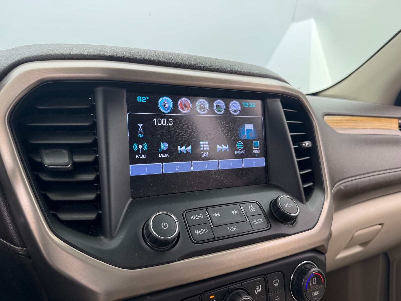Thumbnail: 2019 GMC Acadia - 3