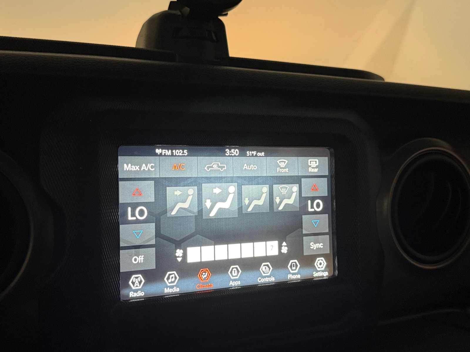 Thumbnail: 2021 Jeep Gladiator - 4