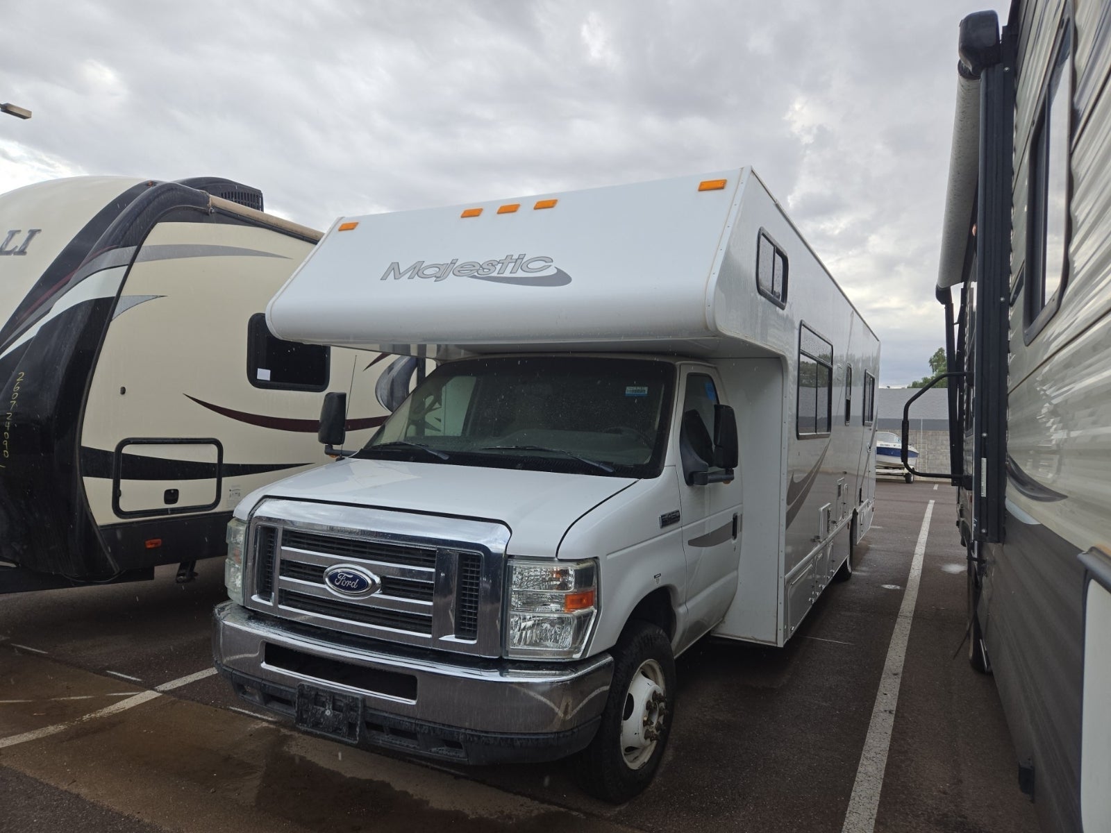 2014 Ford E-450 Cutaway Majestic