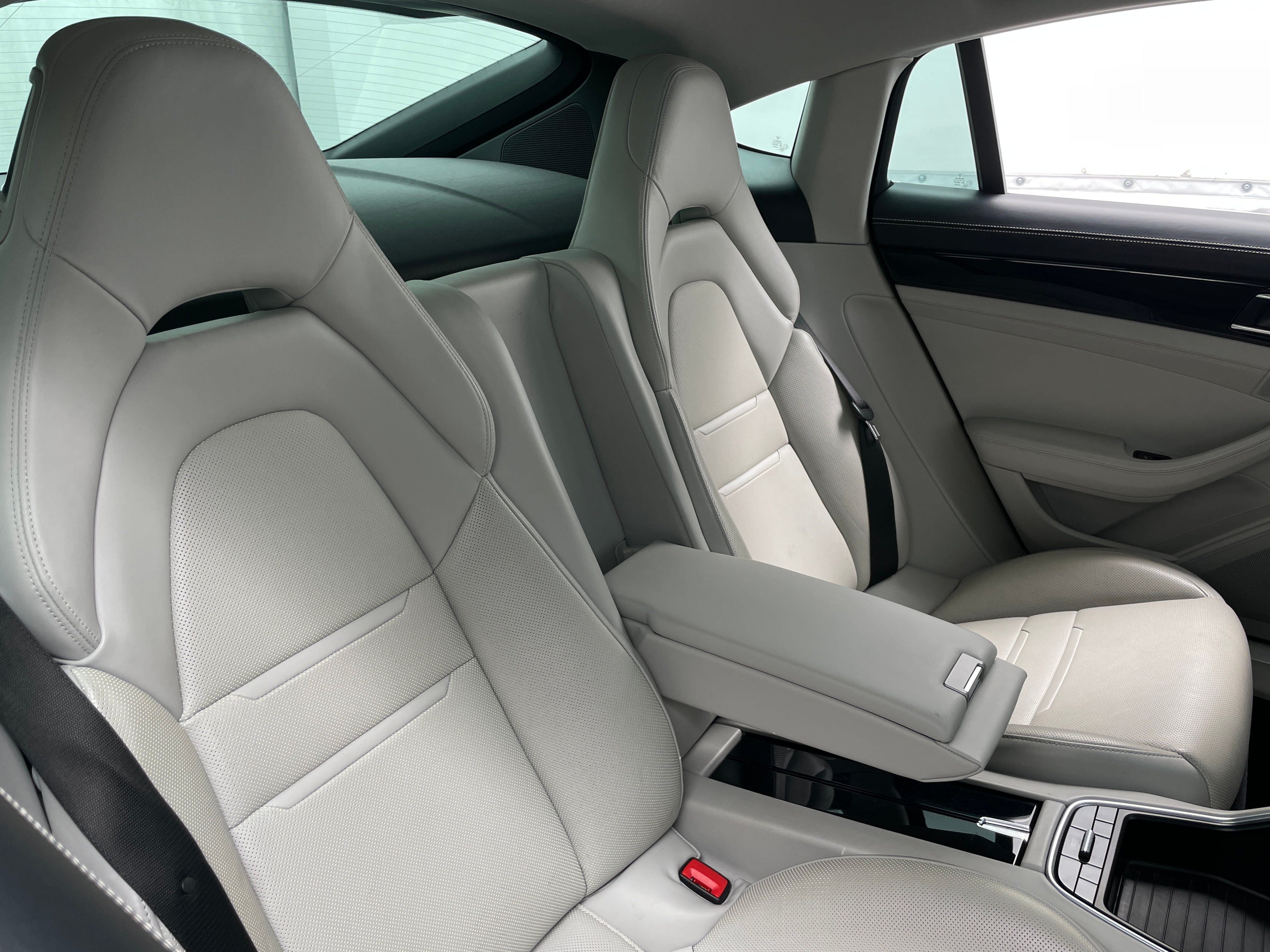 2018 Porsche Panamera 4