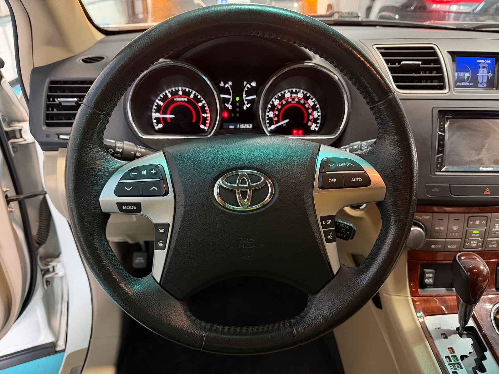 Thumbnail: 2012 Toyota Highlander - 4