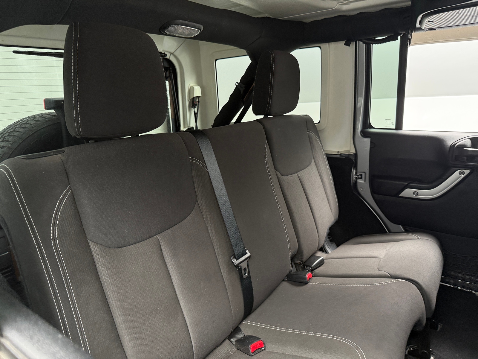 Thumbnail: 2015 Jeep Wrangler - 6