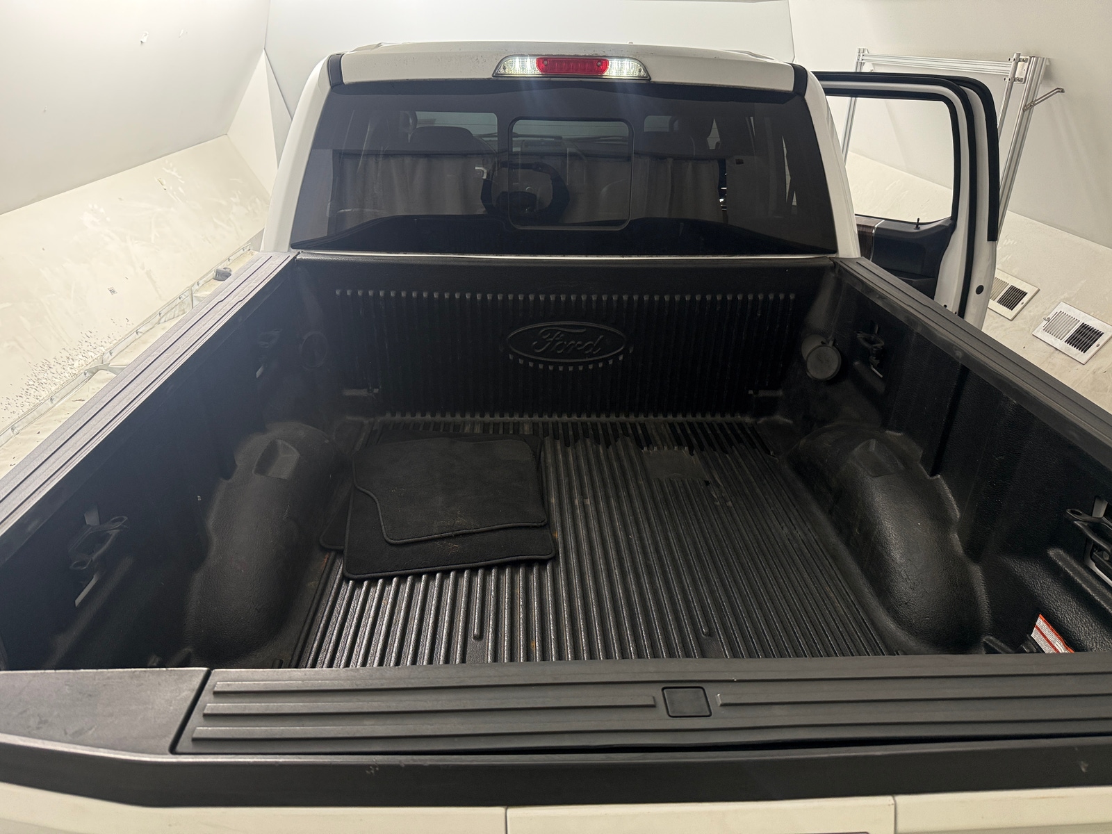 Thumbnail: 2018 Ford Econoline - 6