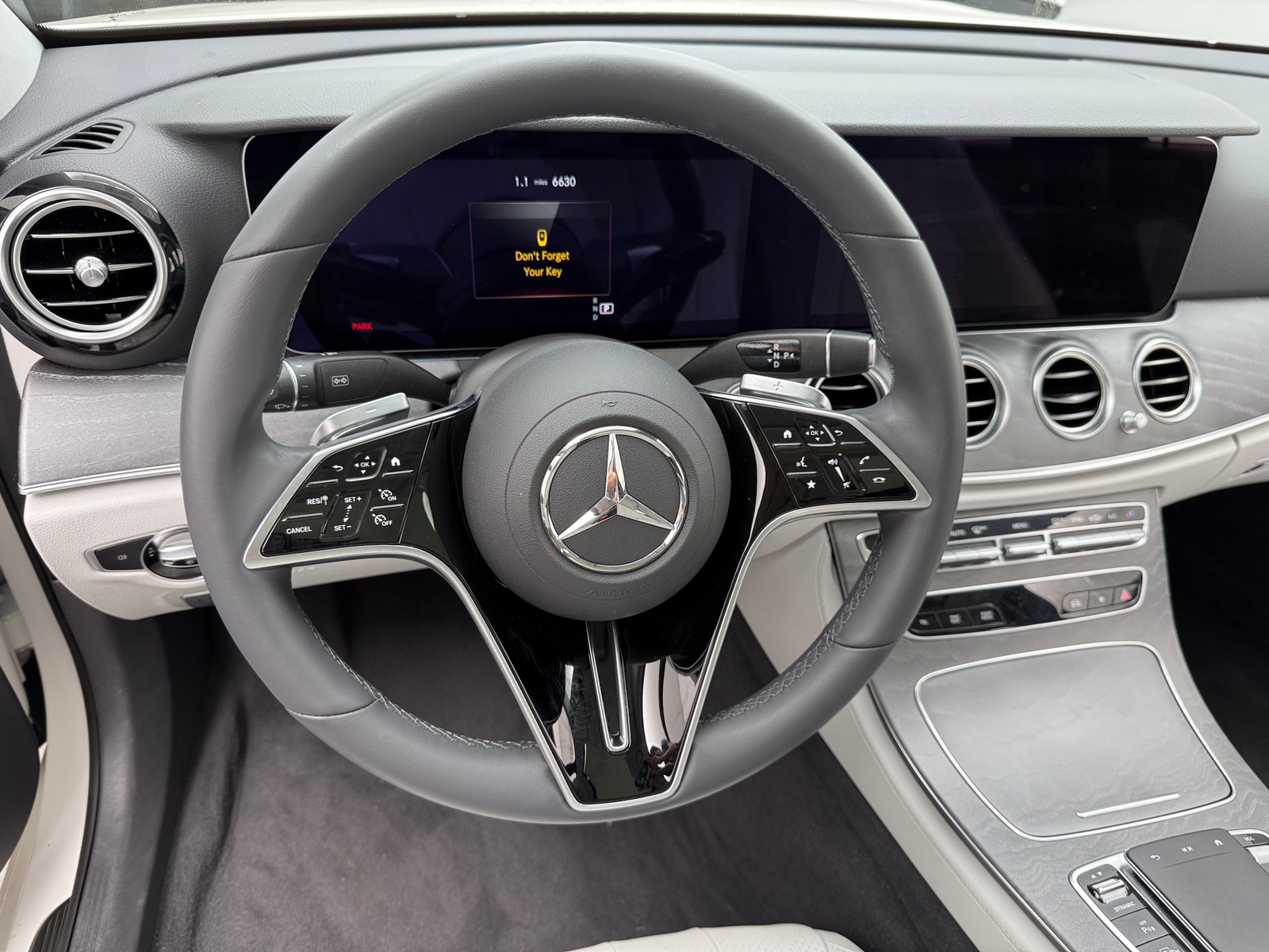 Thumbnail: 2022 Mercedes-Benz E-Class - 4