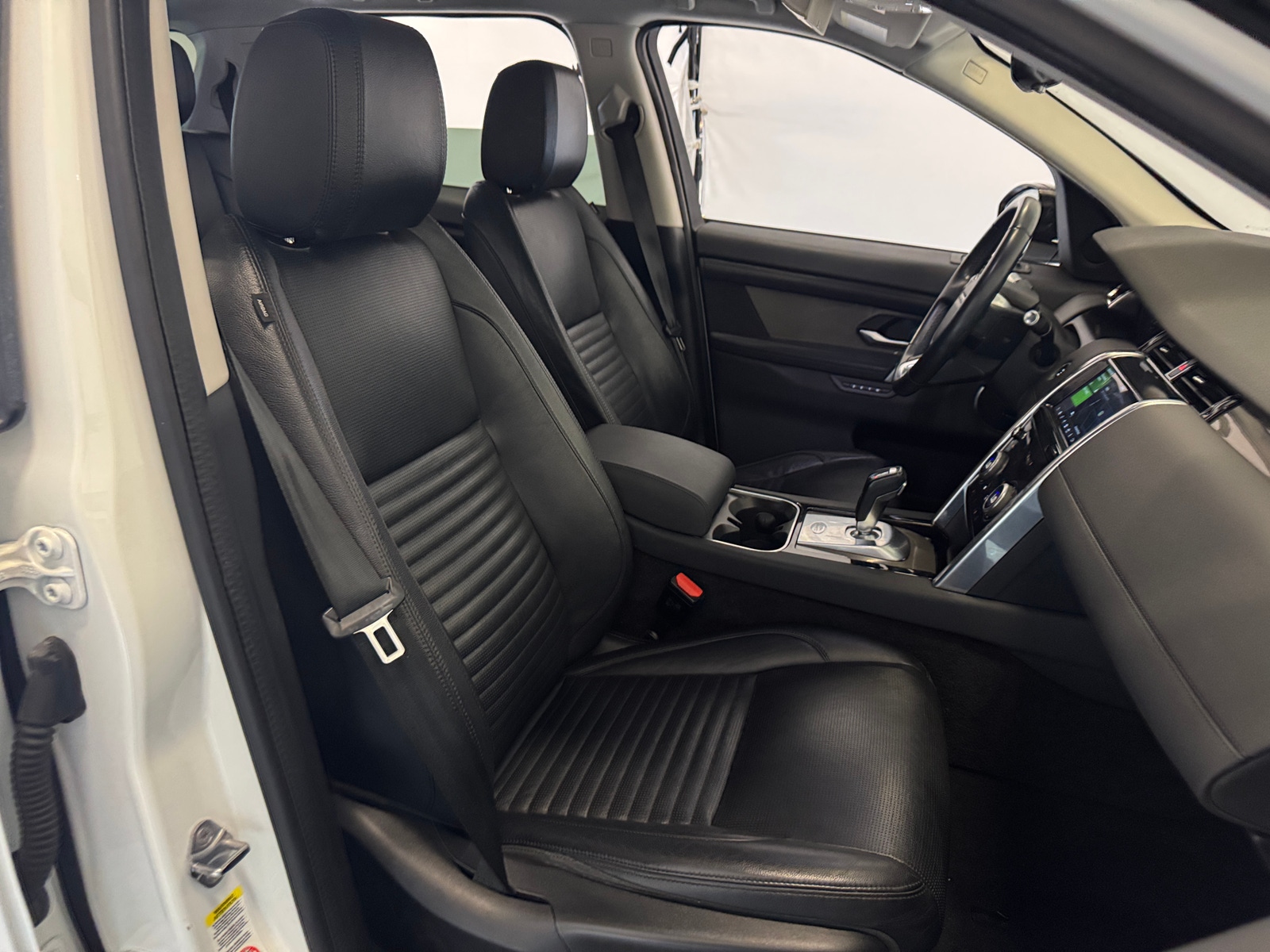 Thumbnail: 2020 Land Rover Discovery Sport - 2