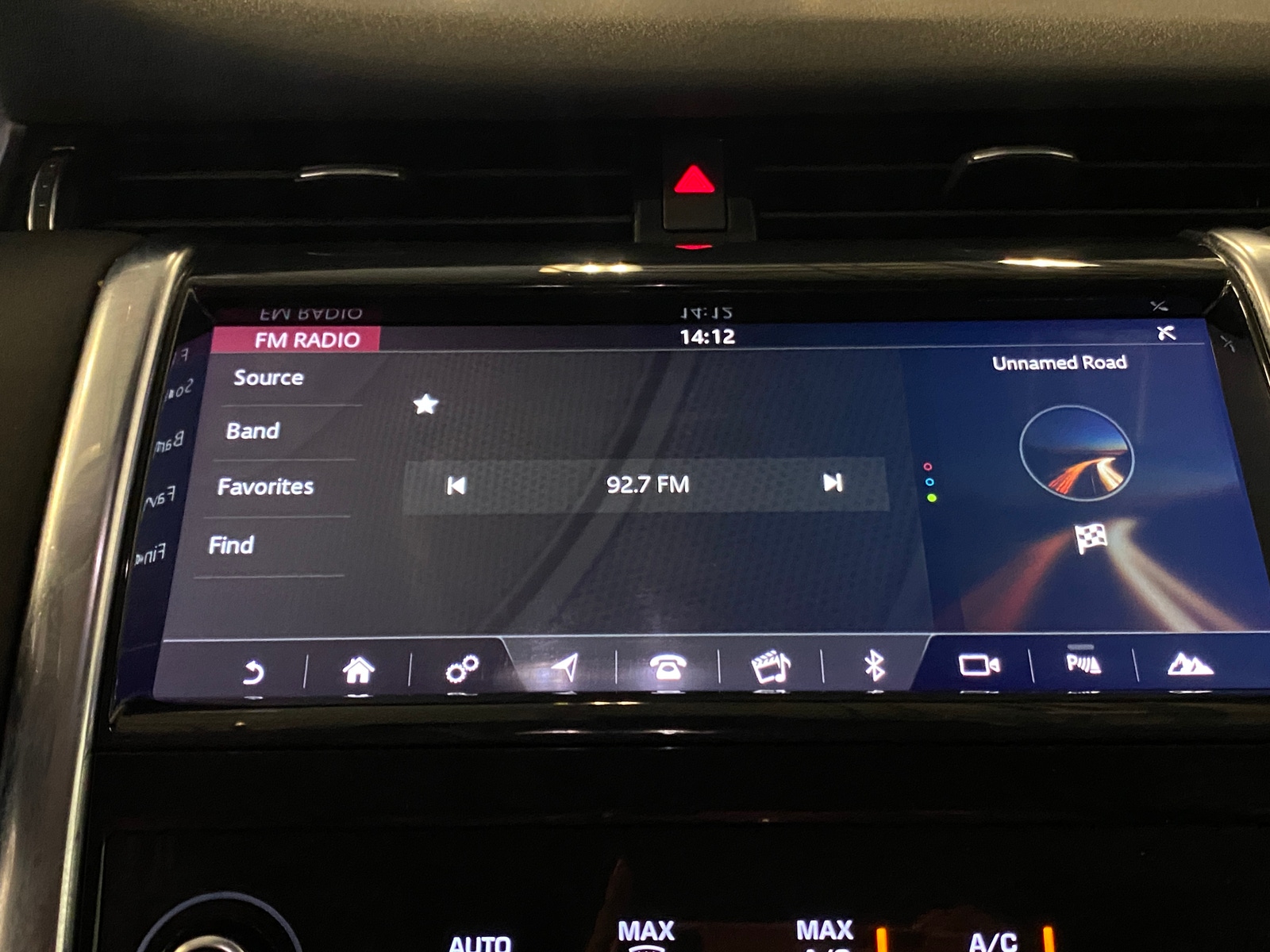 Thumbnail: 2020 Land Rover Discovery Sport - 4