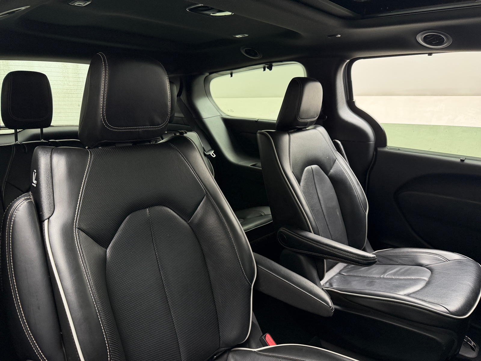 Thumbnail: 2022 Chrysler Pacifica - 5