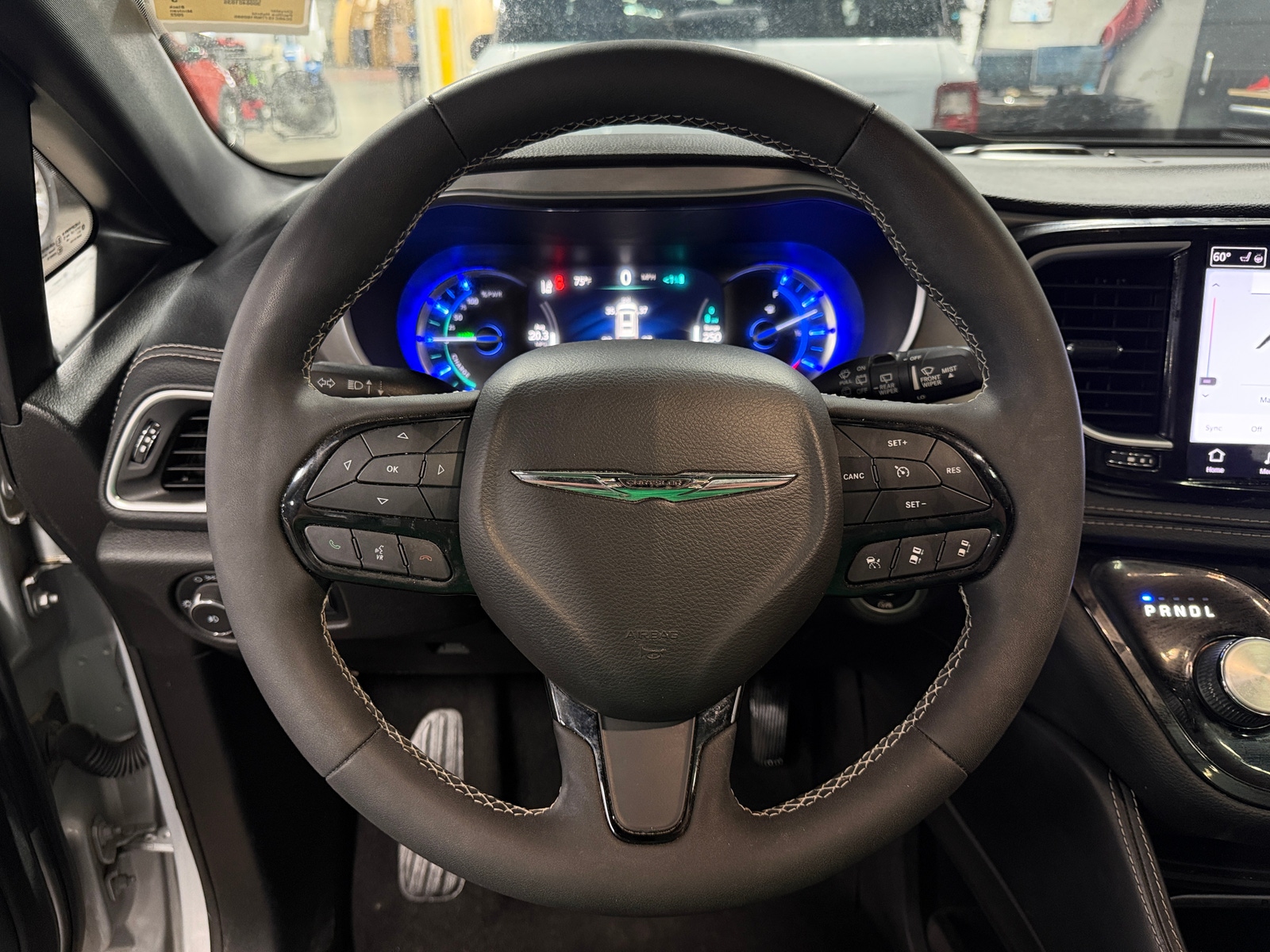 Thumbnail: 2022 Chrysler Pacifica - 4