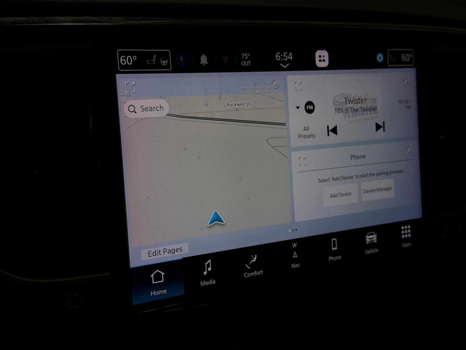 Thumbnail: 2022 Chrysler Pacifica - 3