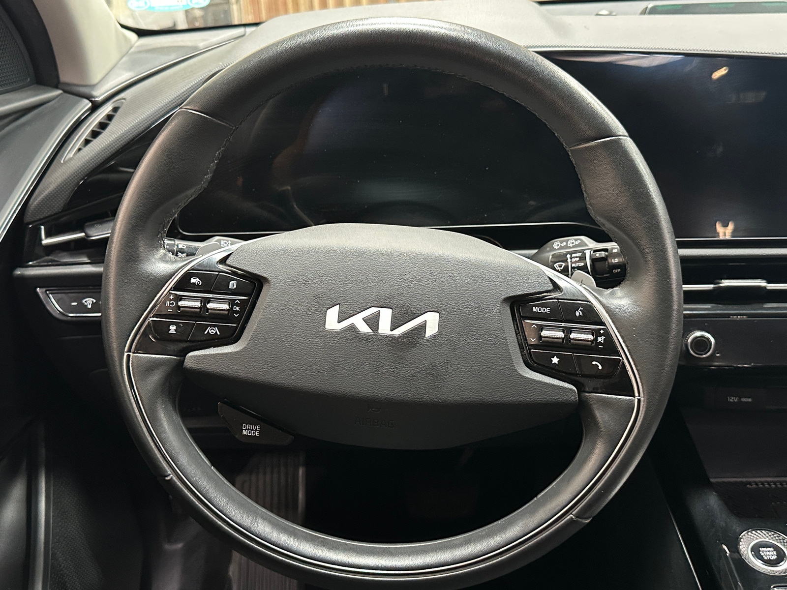 Thumbnail: 2023 Kia Niro - 4