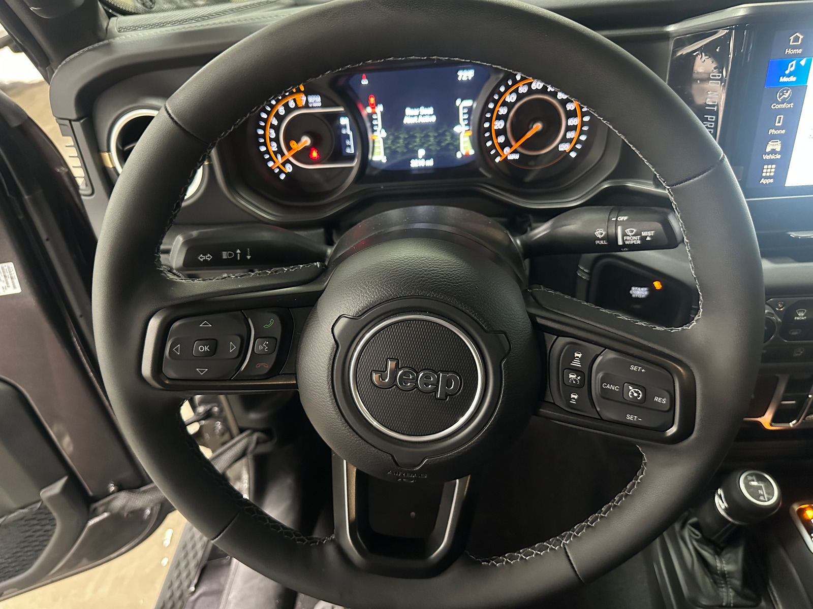 Thumbnail: 2025 Jeep Gladiator - 4