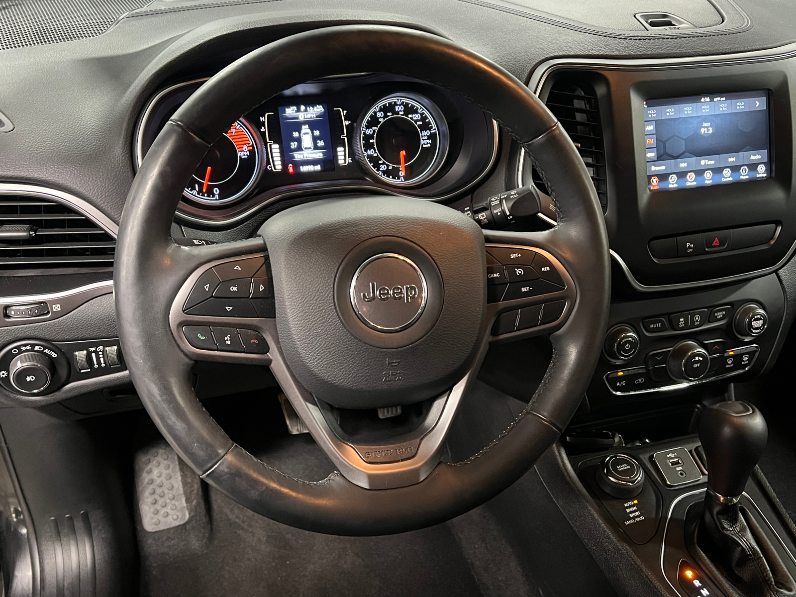 Thumbnail: 2019 Jeep Cherokee - 5