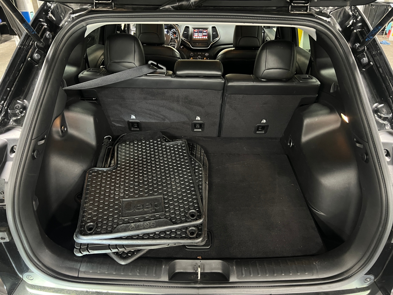 Thumbnail: 2019 Jeep Cherokee - 7