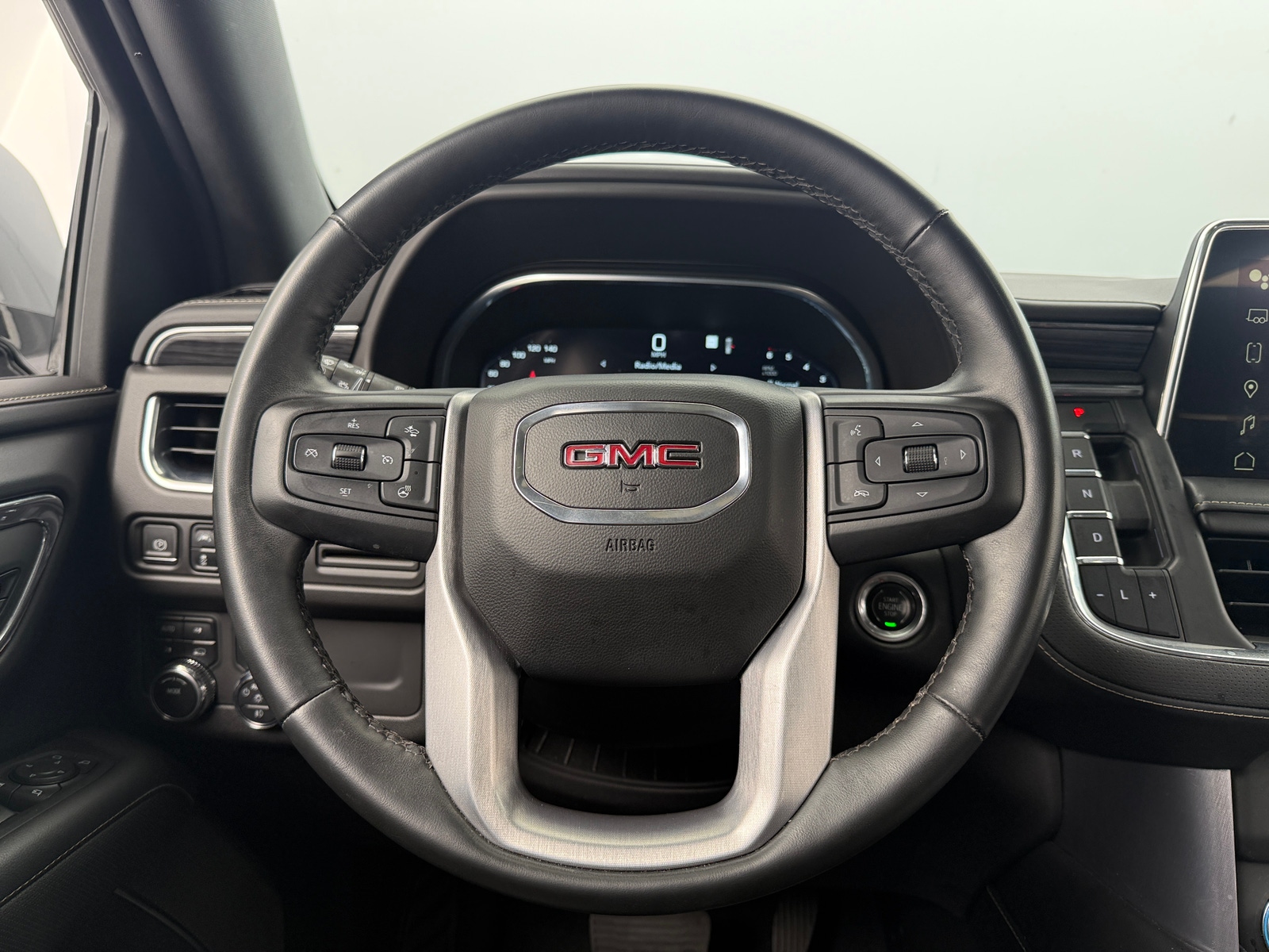 Thumbnail: 2023 GMC Yukon XL - 4