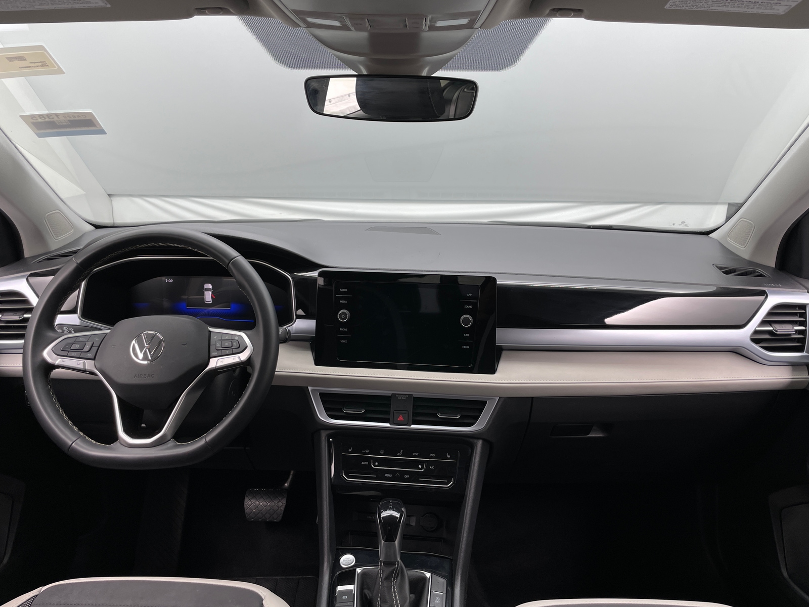 Thumbnail: 2026 Volkswagen Taos - 3
